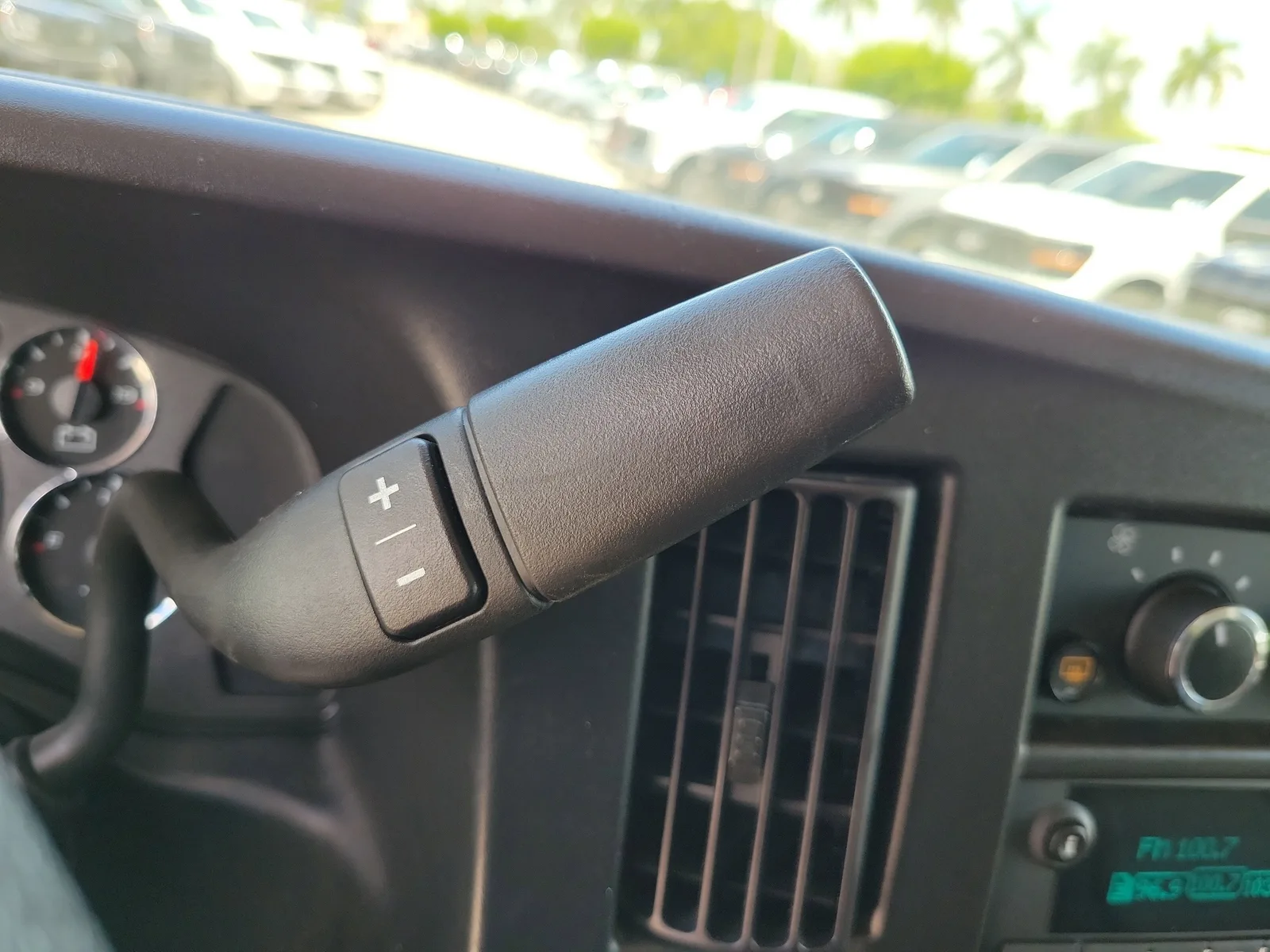 2023 Chevrolet Express Passenger LT photo 27