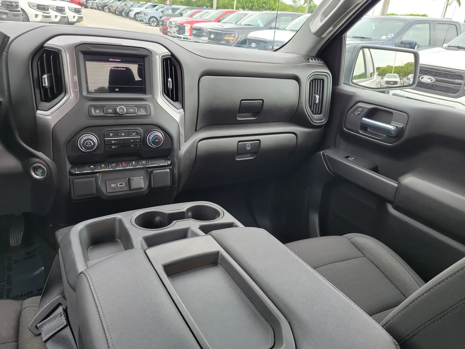 2022 Chevrolet Silverado 1500 Custom photo 16