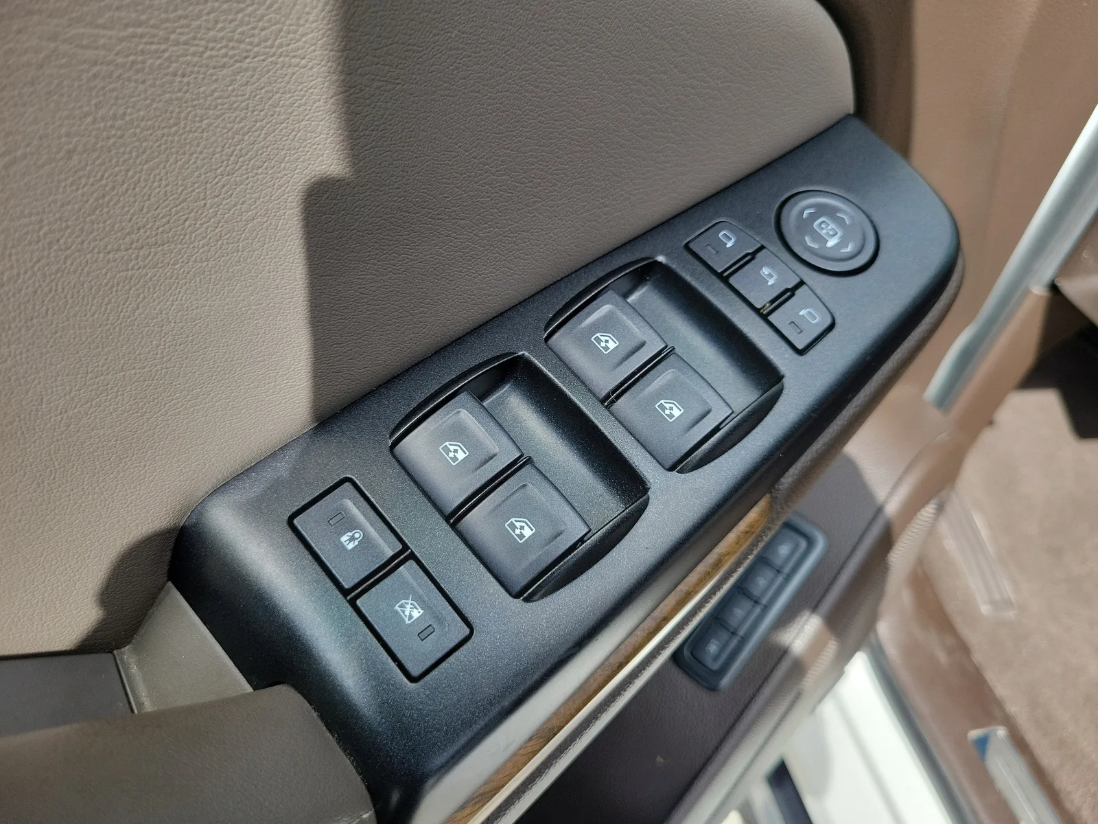 2020 GMC Yukon Denali photo 27