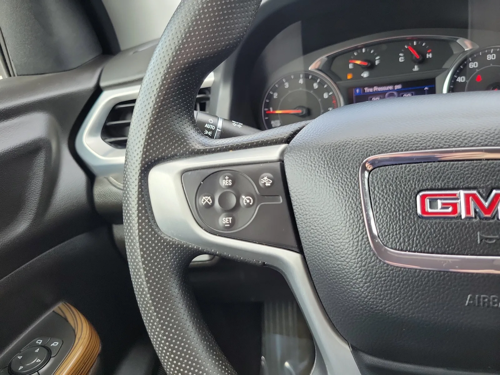 2023 GMC Acadia SLE photo 20