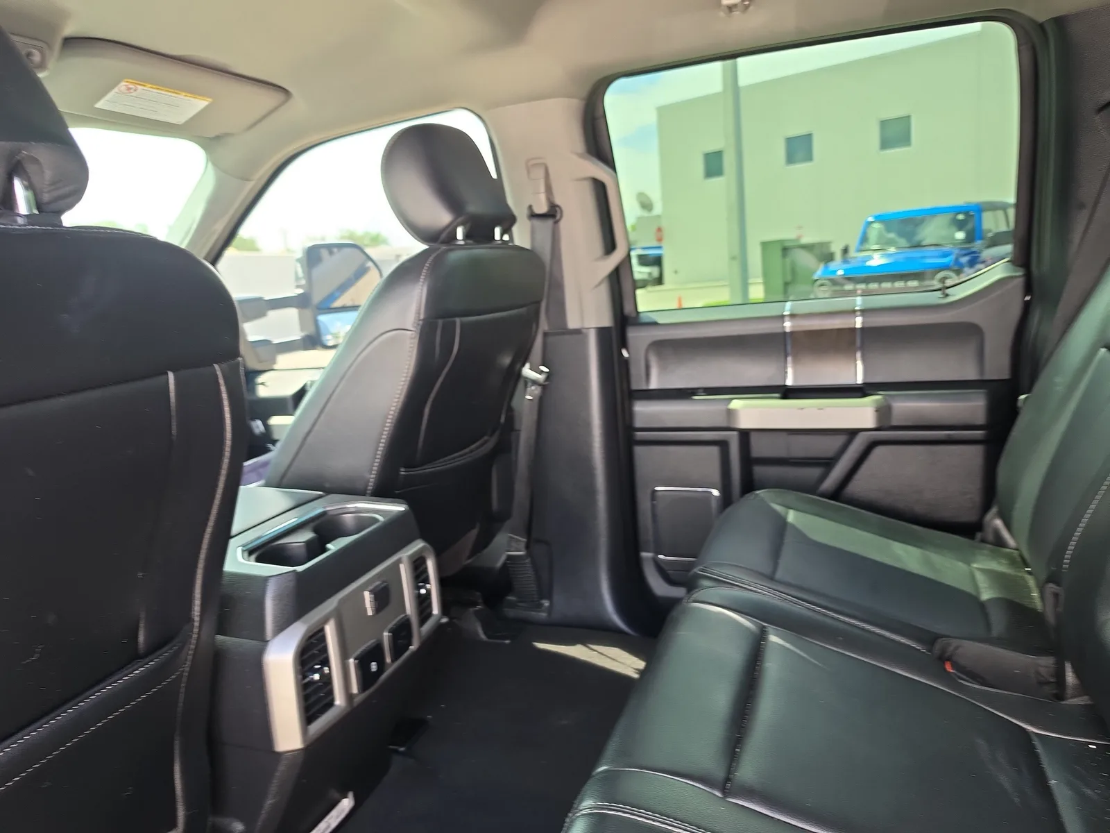 2020 Ford Super Duty F-350 DRW LARIAT 4WD Diesel photo 14