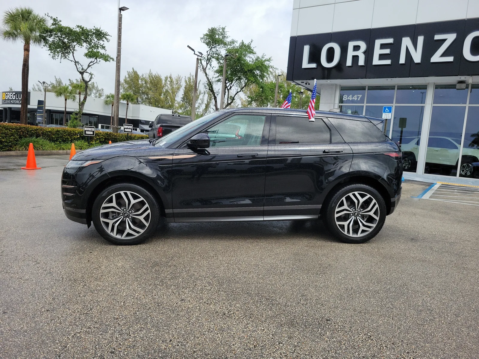 2023 Land Rover Range Rover Evoque R-Dynamic SE photo 8