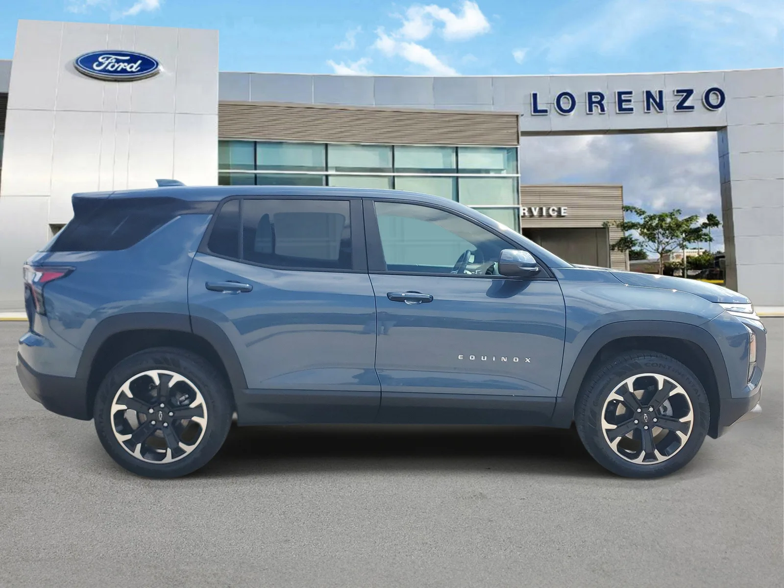 2026 Chevrolet Equinox FWD LT photo 4