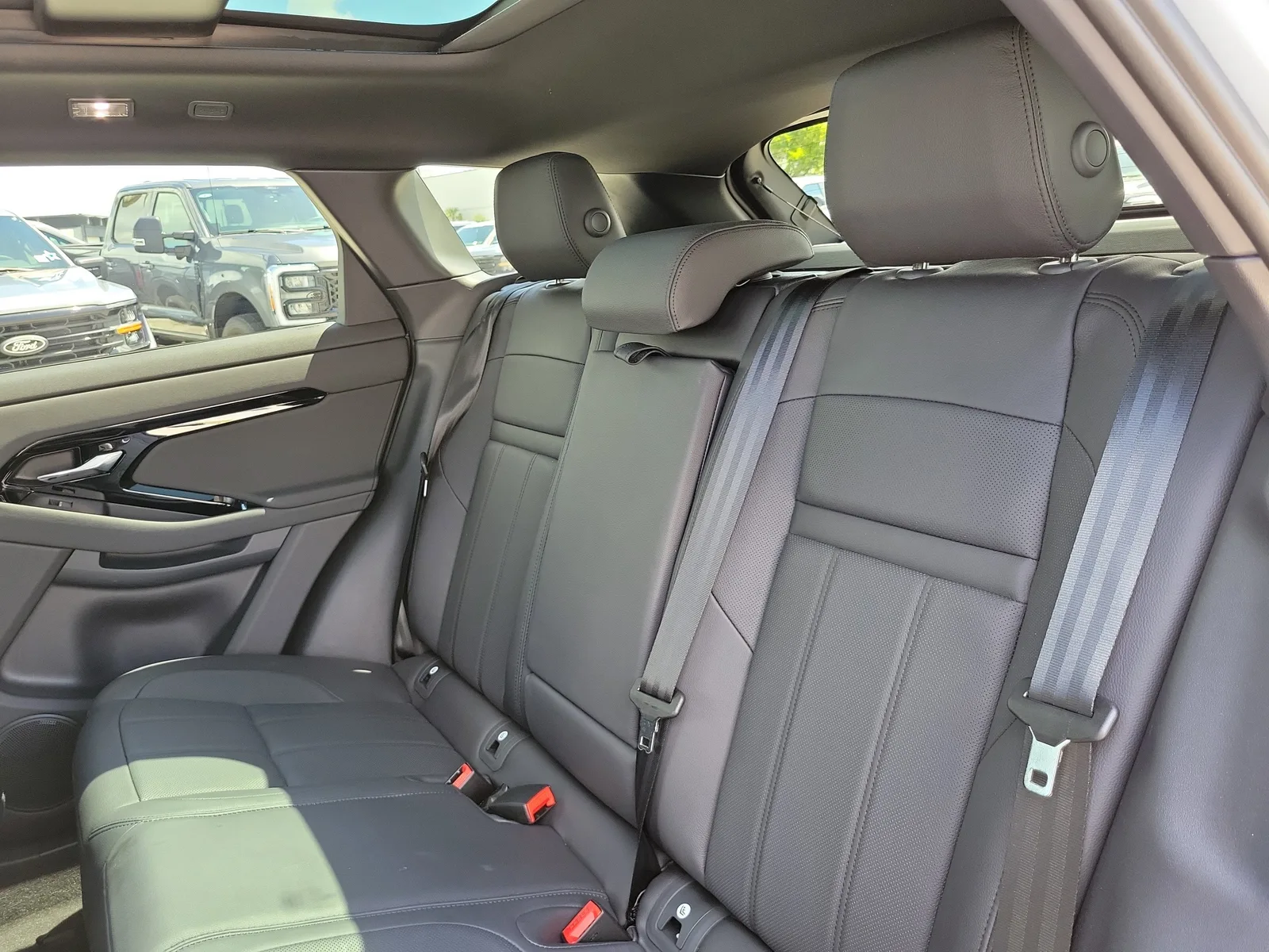 2026 Land Rover Range Rover Evoque Core S photo 15