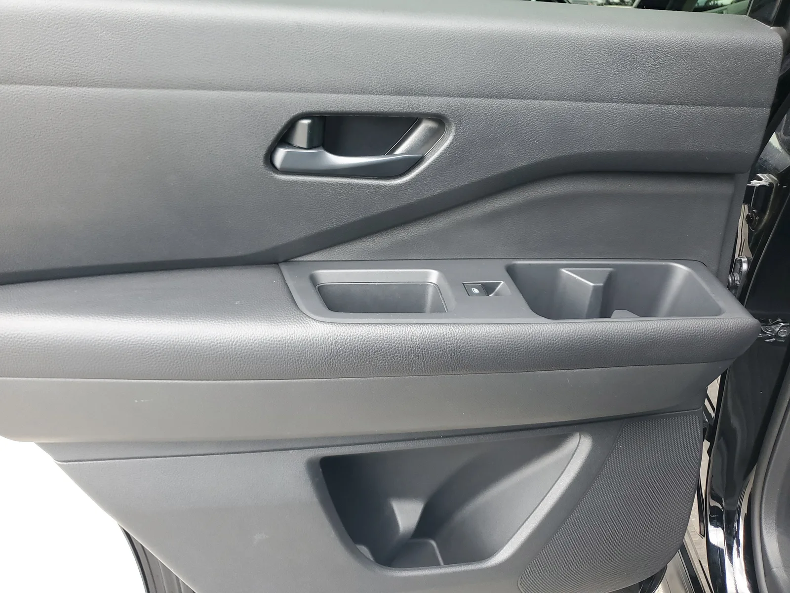 2025 Nissan Pathfinder SV photo 29
