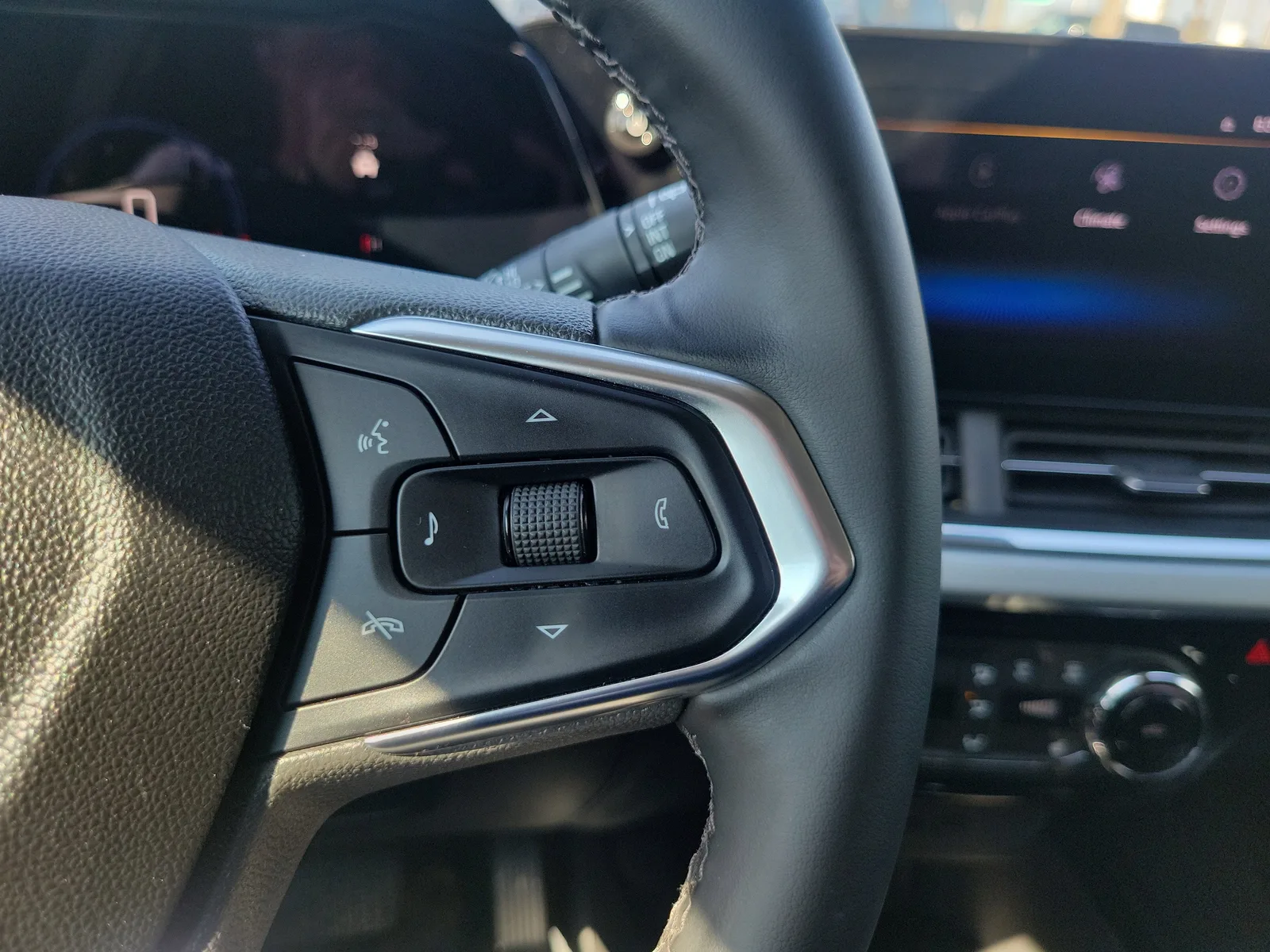 2025 Chevrolet Trax LT photo 19