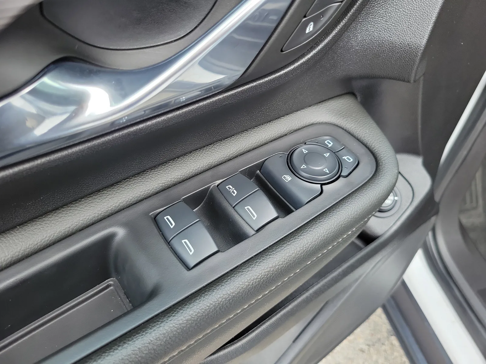2024 GMC Terrain SLE photo 26