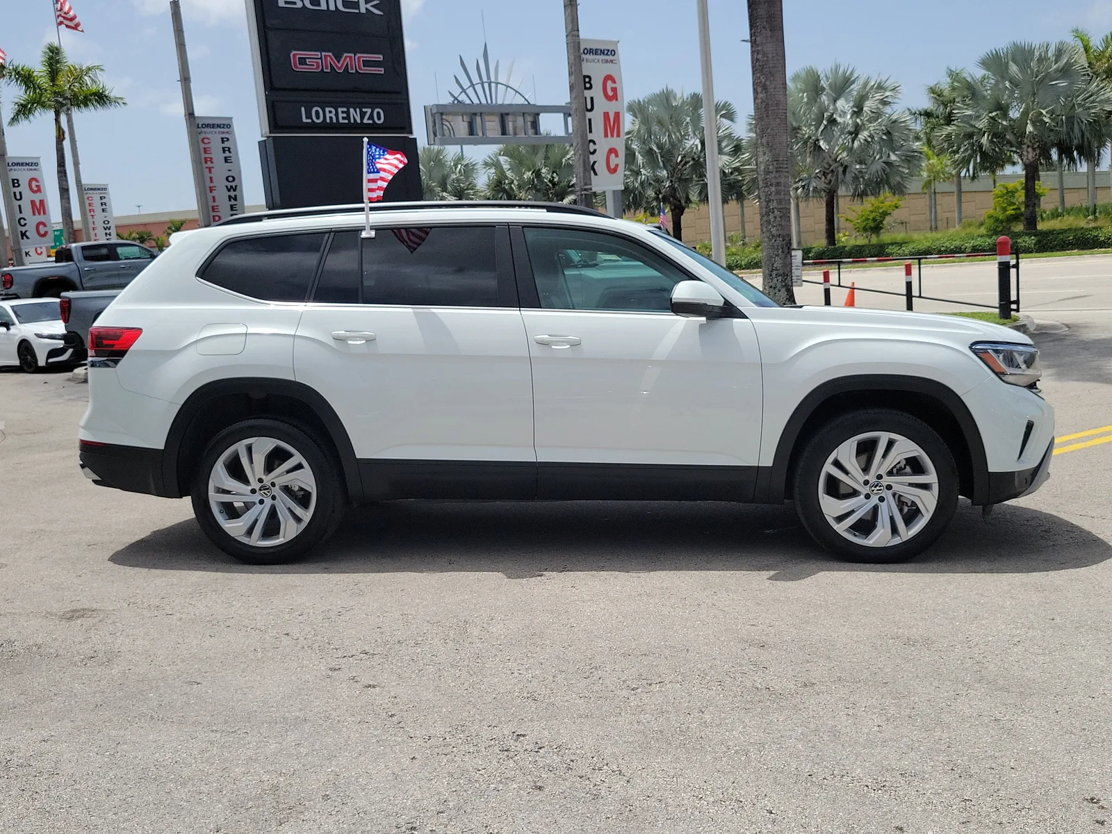2023 Volkswagen Atlas 3.6L V6 SE w/Technology photo 4