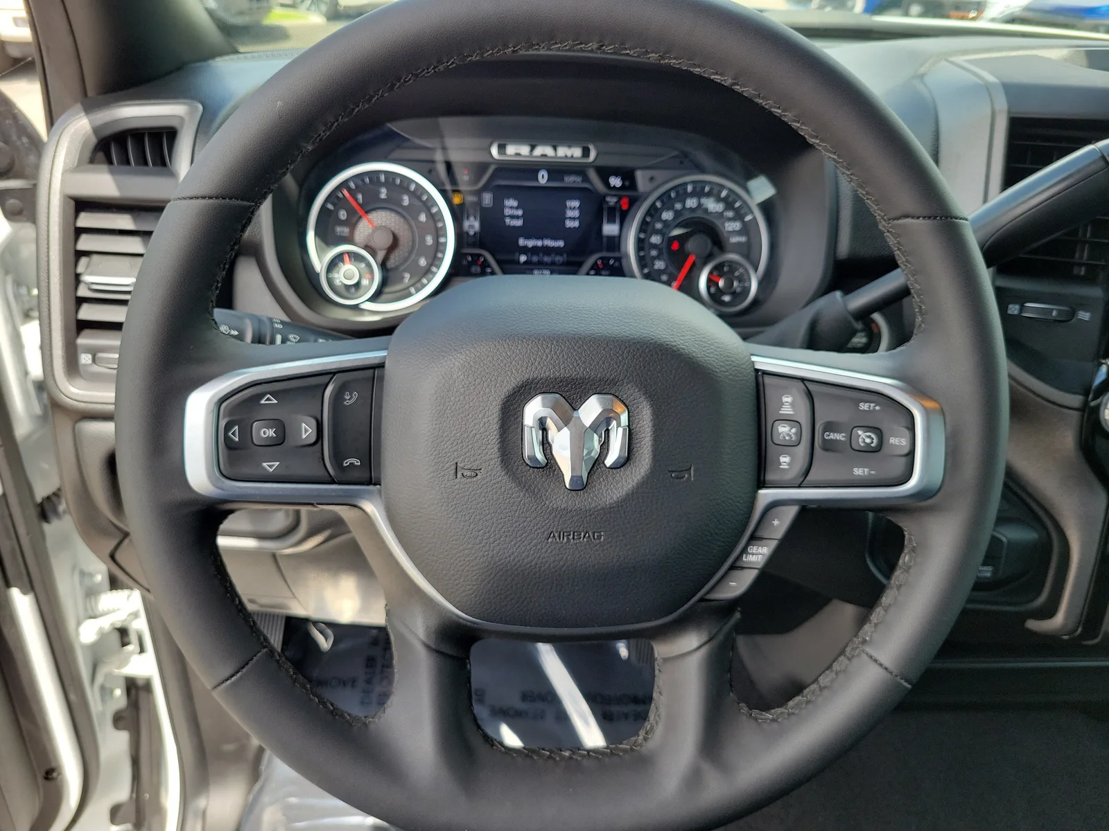 2025 RAM 2500 Tradesman 4WD photo 18