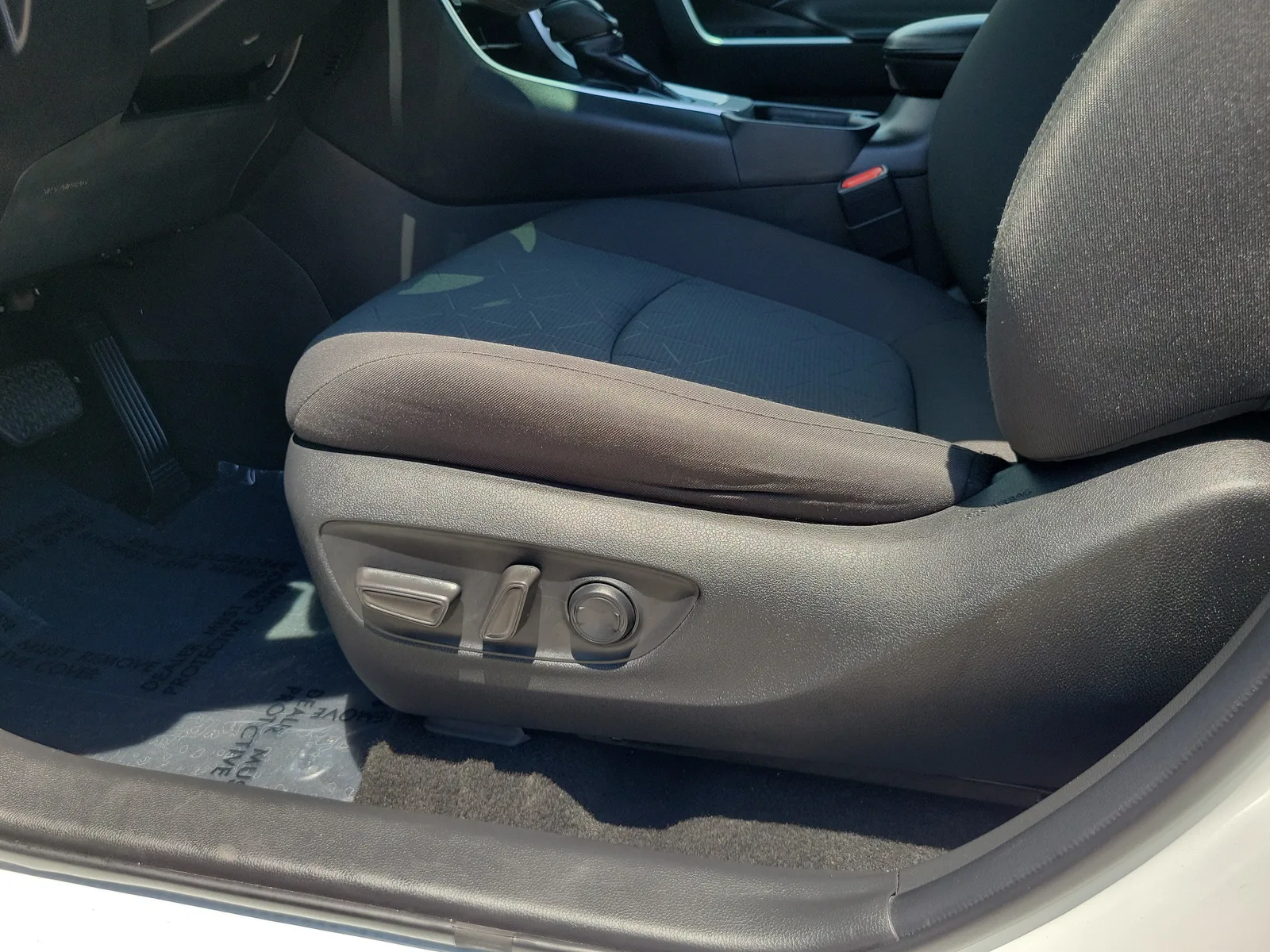 2024 Toyota RAV4 XLE photo 13