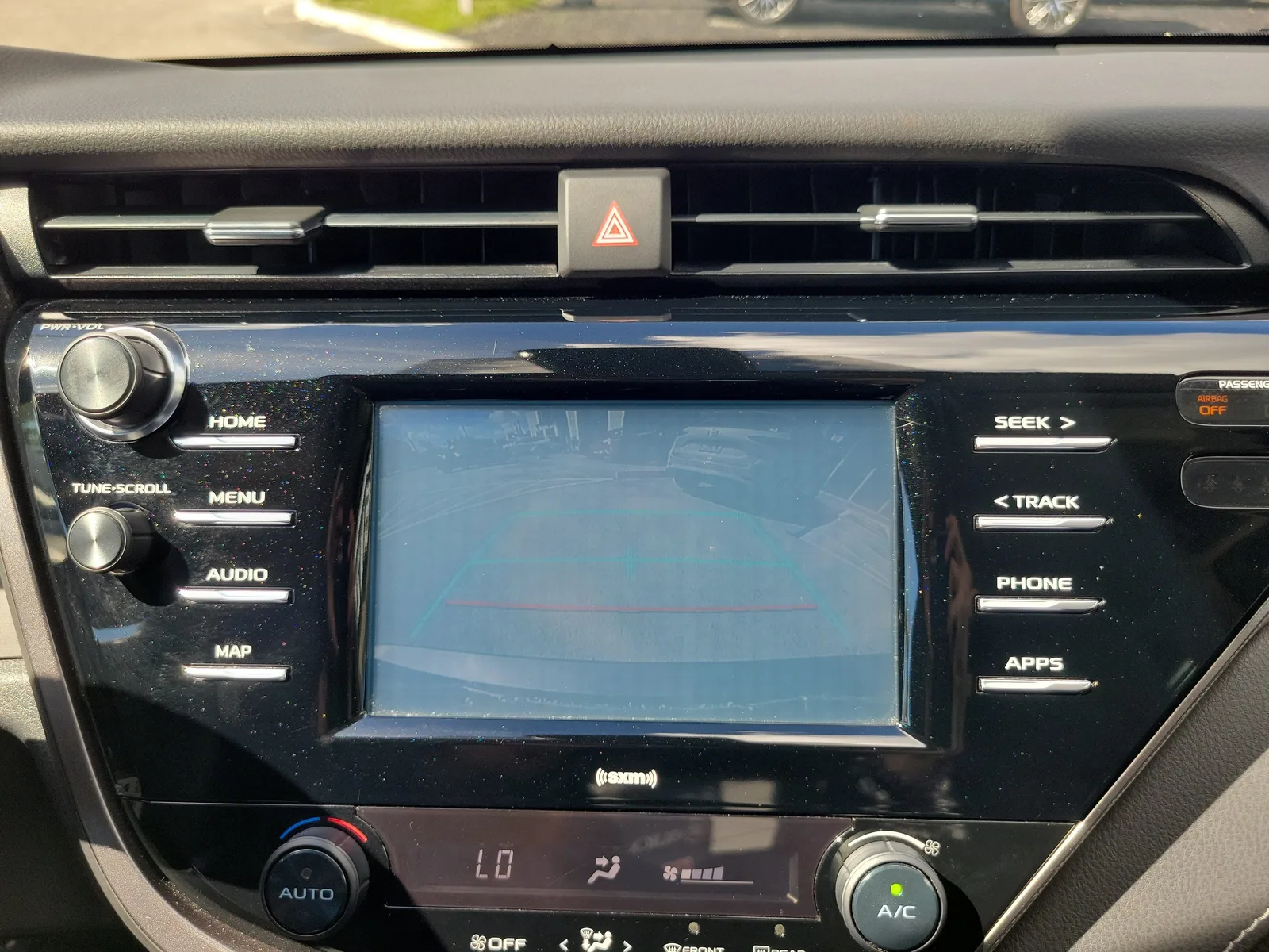 2020 Toyota Camry SE photo 10