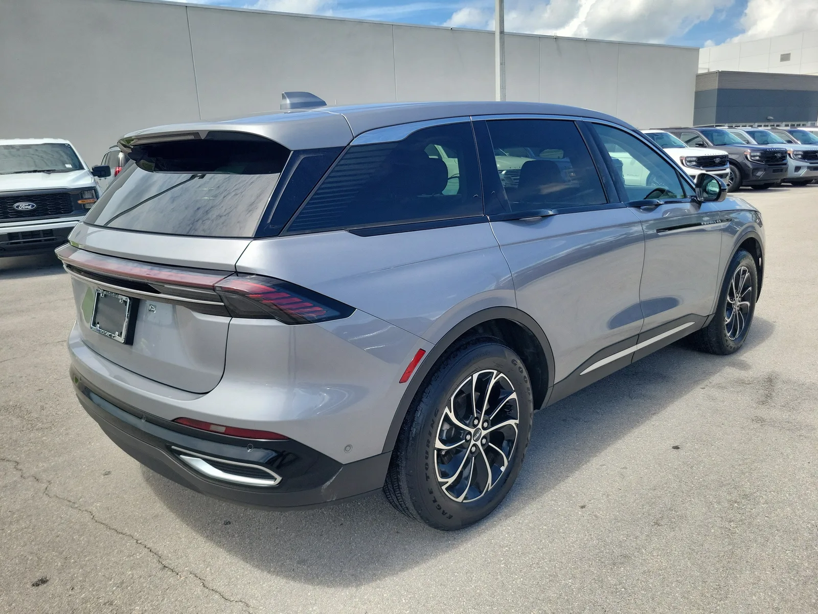 2024 Lincoln Nautilus Premiere 4WD photo 5