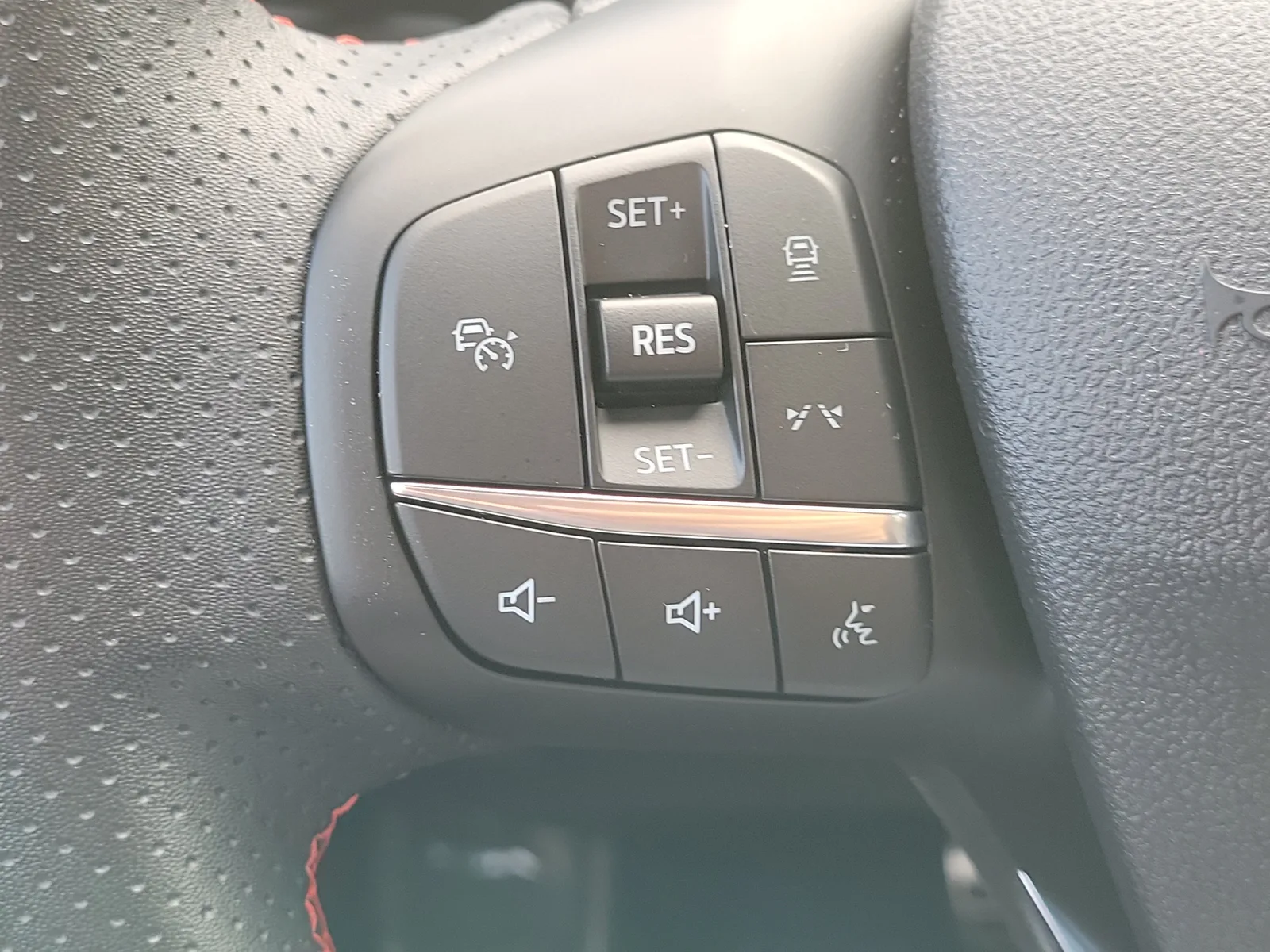 2024 Ford Escape ST-Line photo 23