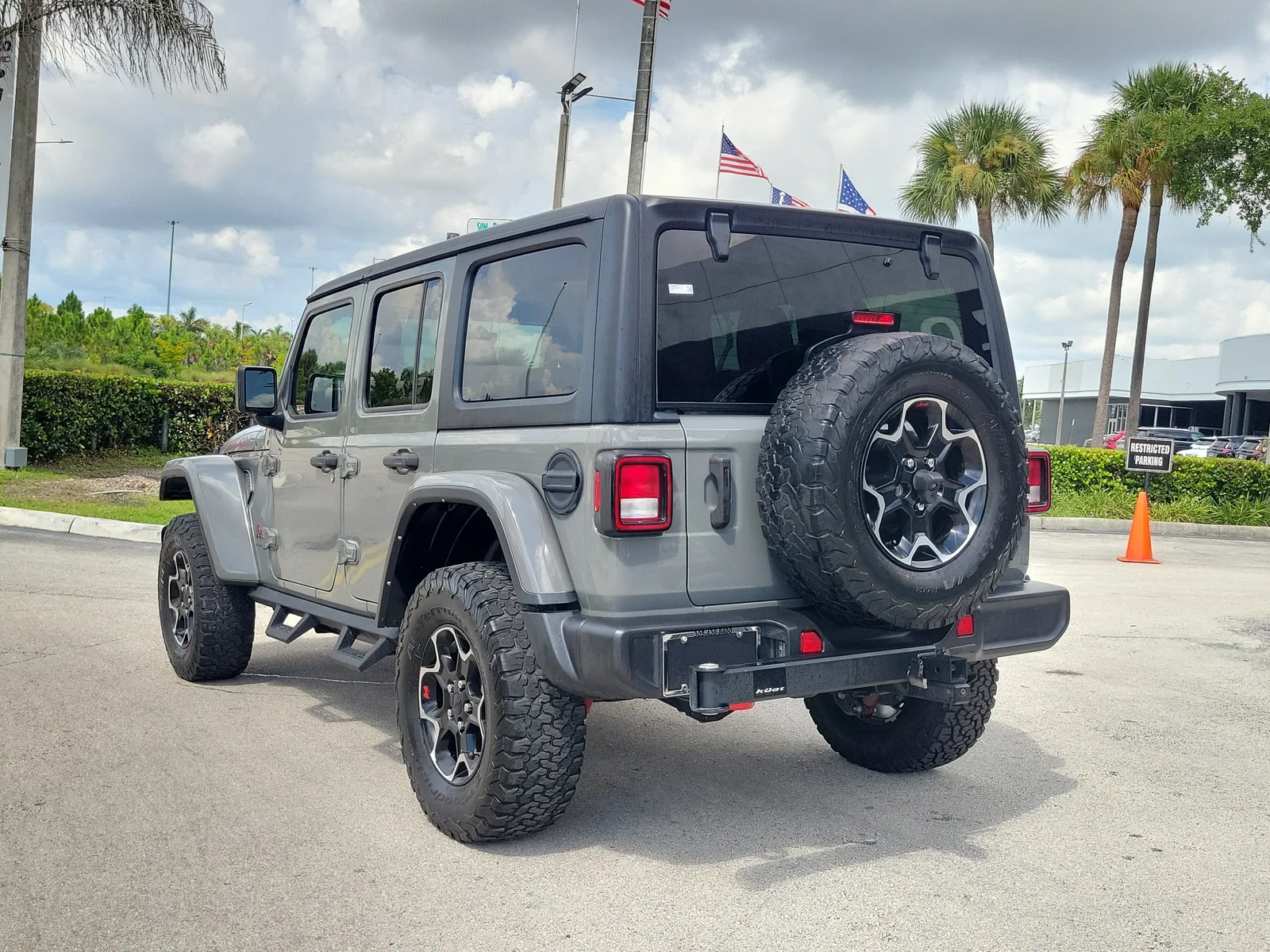 2023 Jeep Wrangler Rubicon photo 7