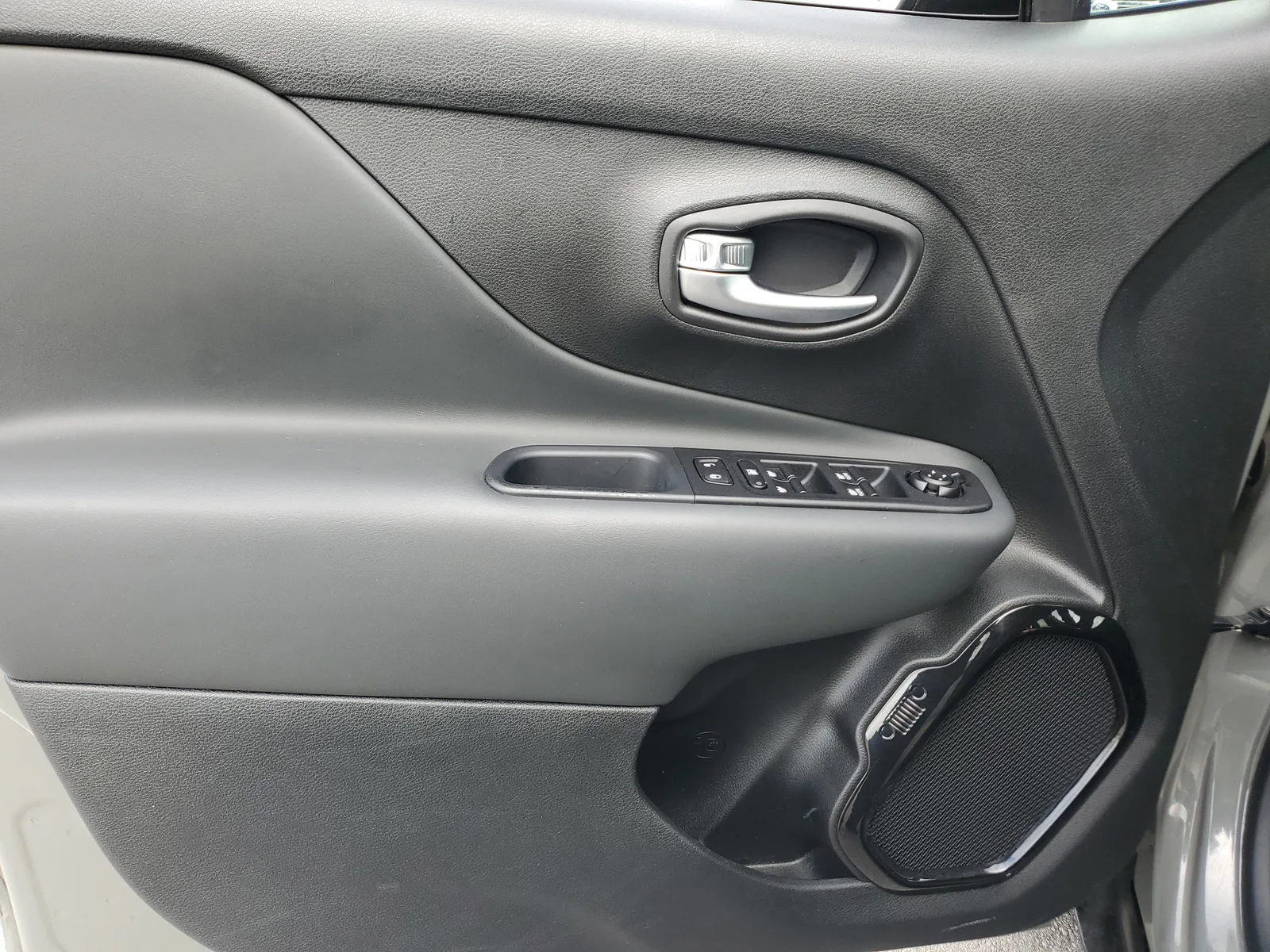 2022 Jeep Renegade Altitude 4WD photo 25