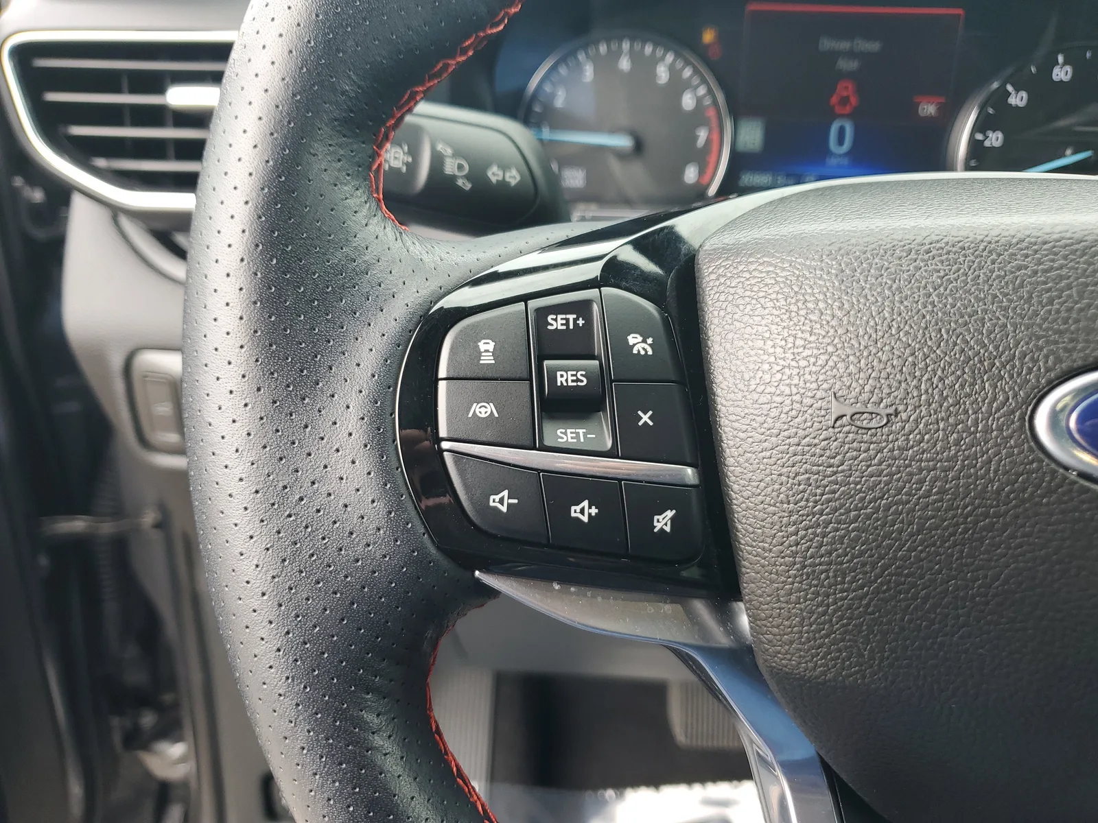2023 Ford Explorer ST-Line photo 23