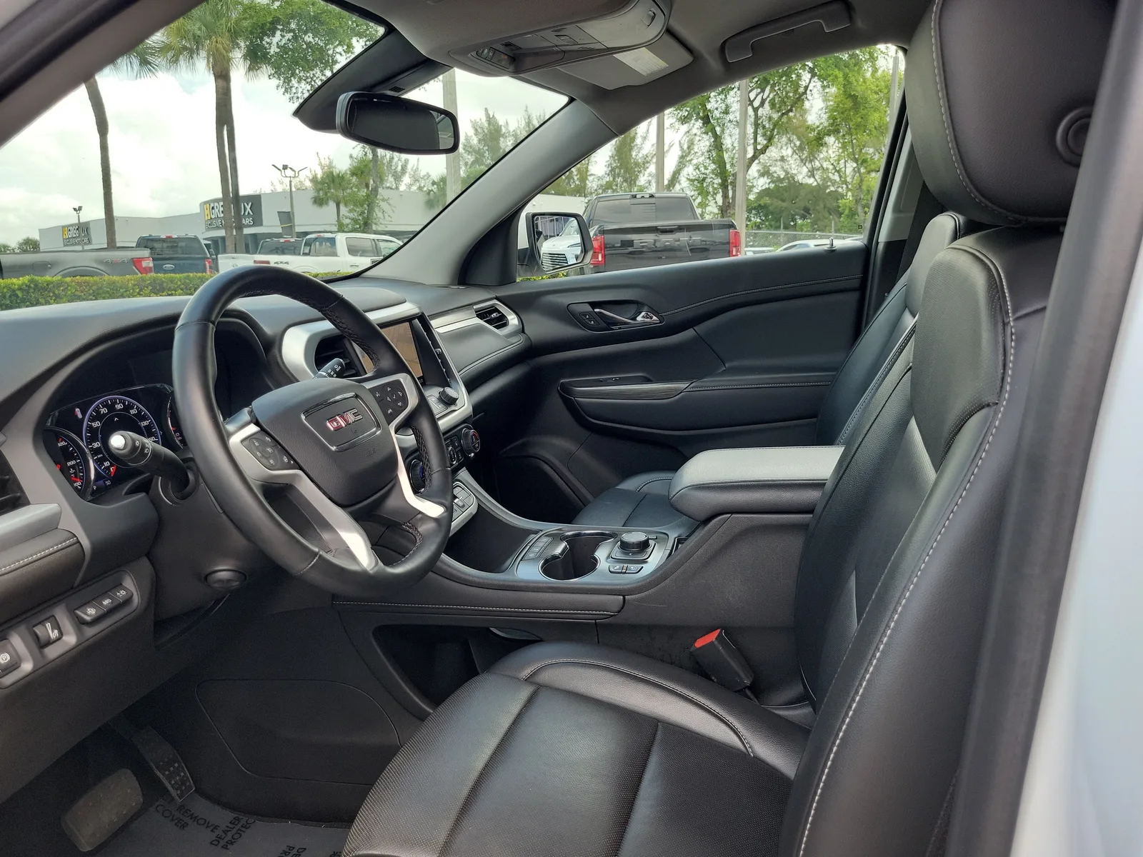 2023 GMC Acadia SLT photo 17