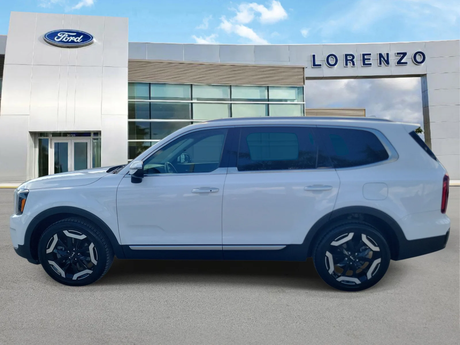 2024 Kia Telluride S photo 8