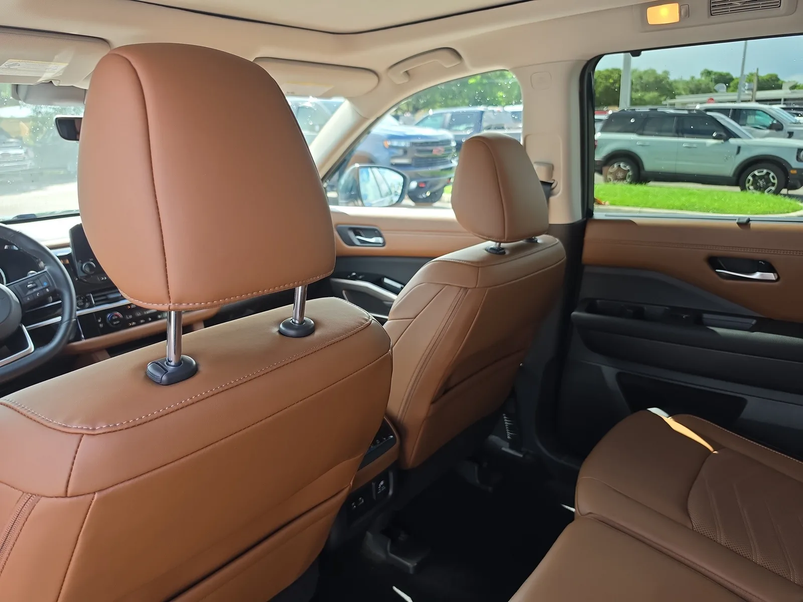 2025 Nissan Pathfinder Platinum photo 14
