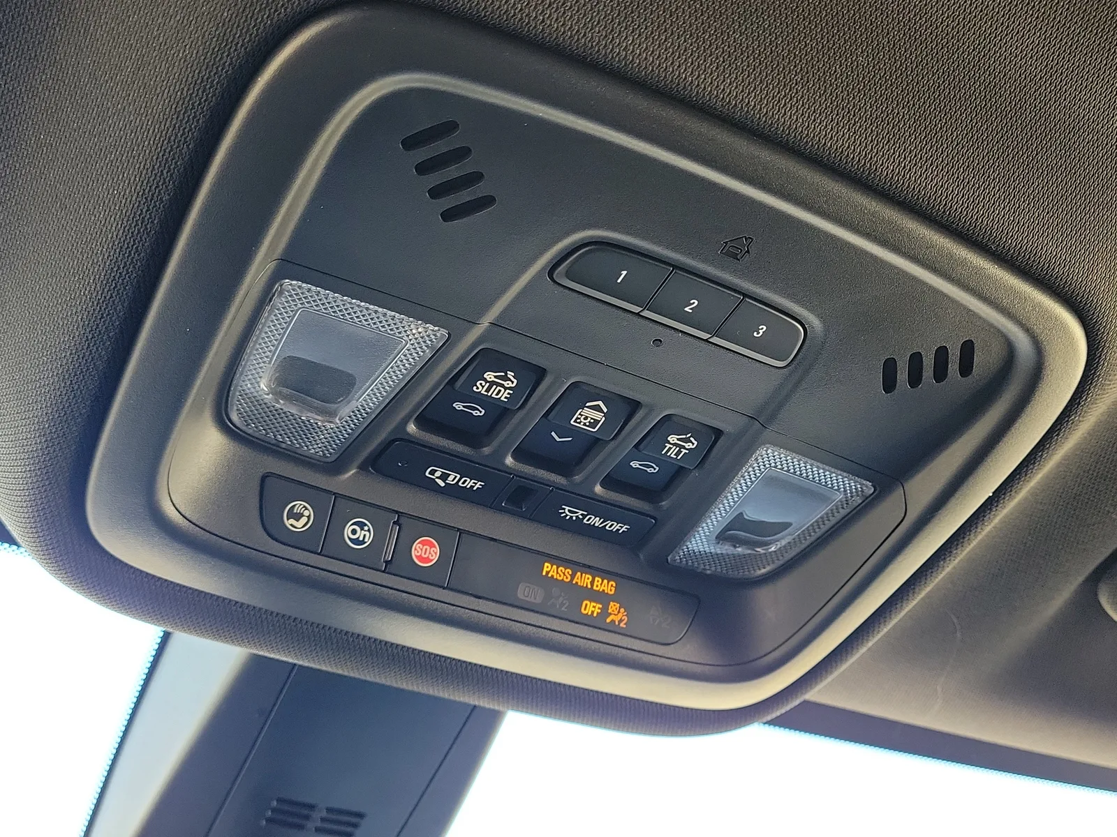 2023 Chevrolet Traverse Premier photo 25