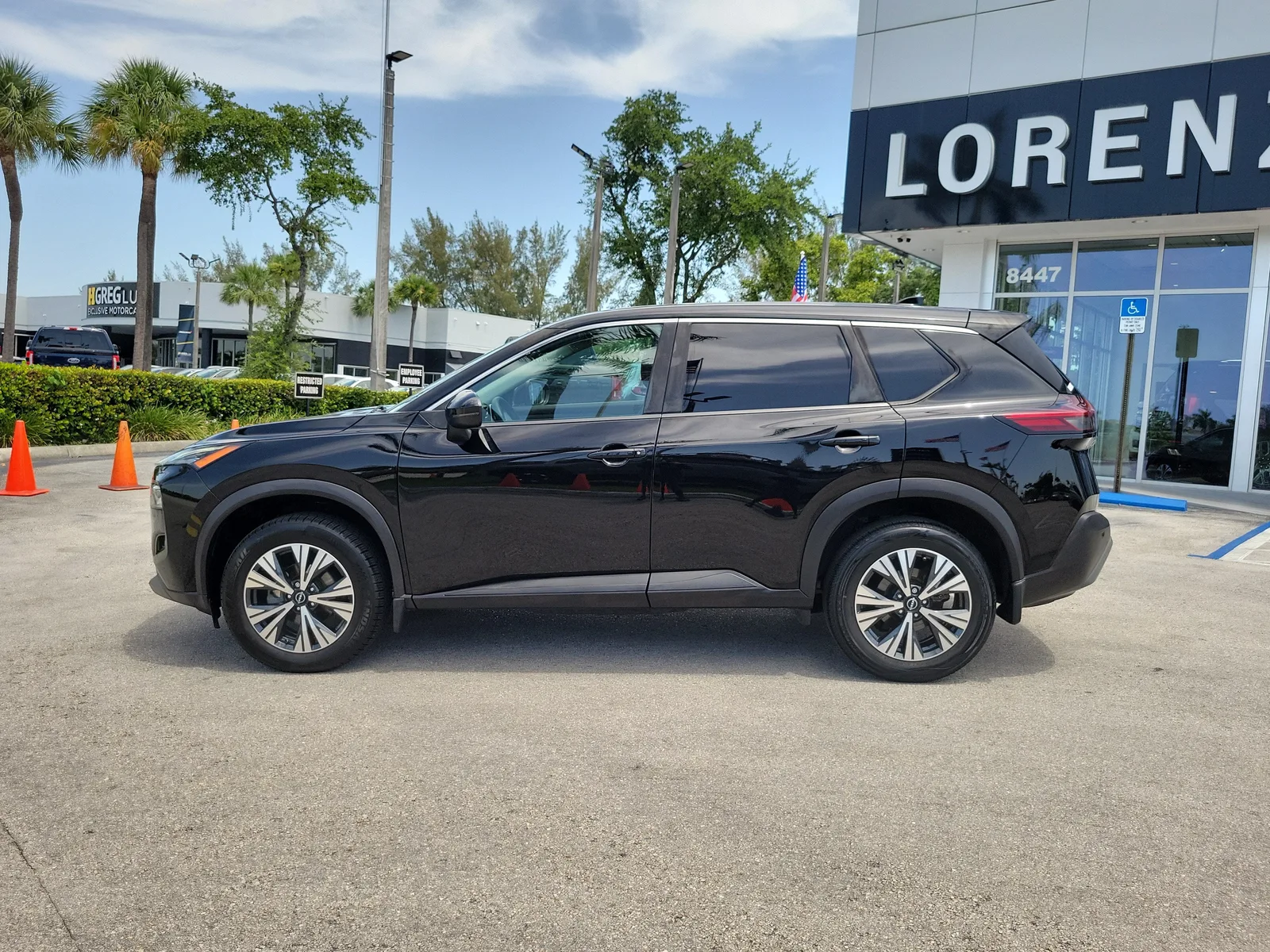 2022 Nissan Rogue SV photo 8