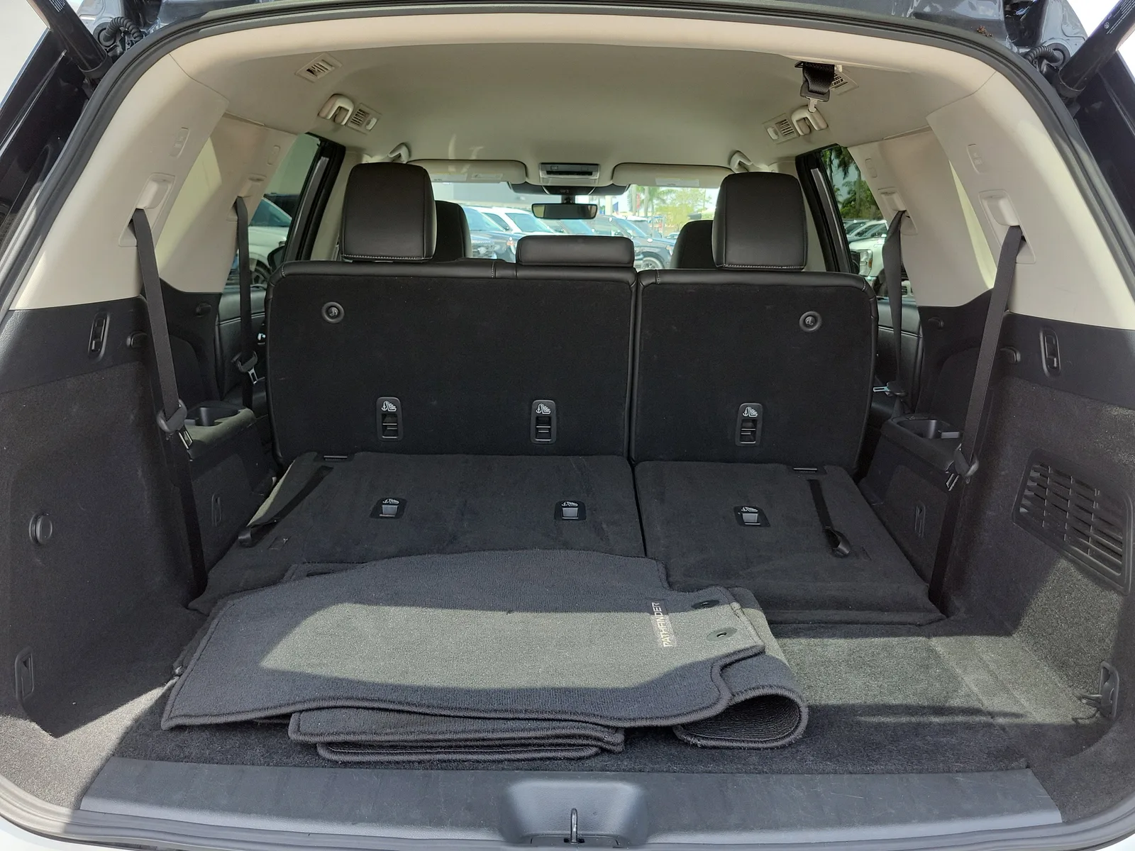 2025 Nissan Pathfinder SL photo 16