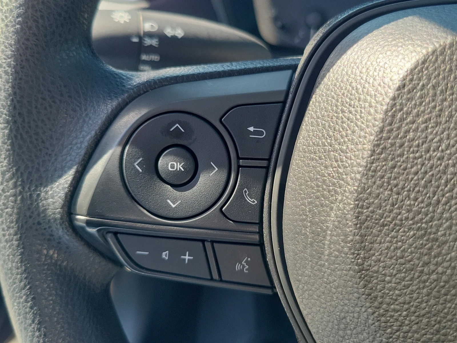 2024 Toyota Corolla LE photo 19