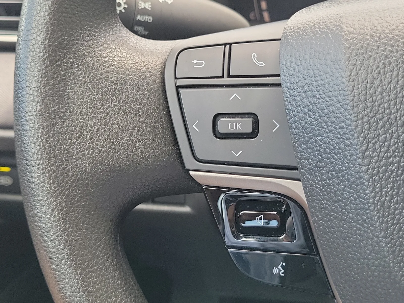 2025 Toyota Camry LE photo 24