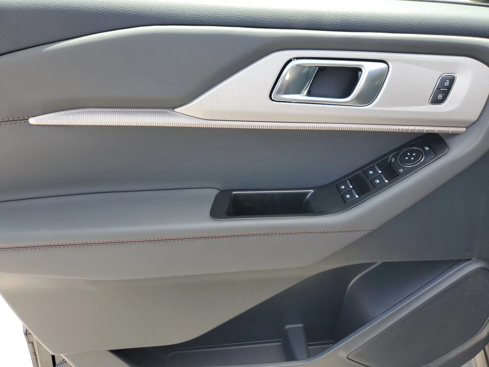 2025 Ford Explorer Active photo 15