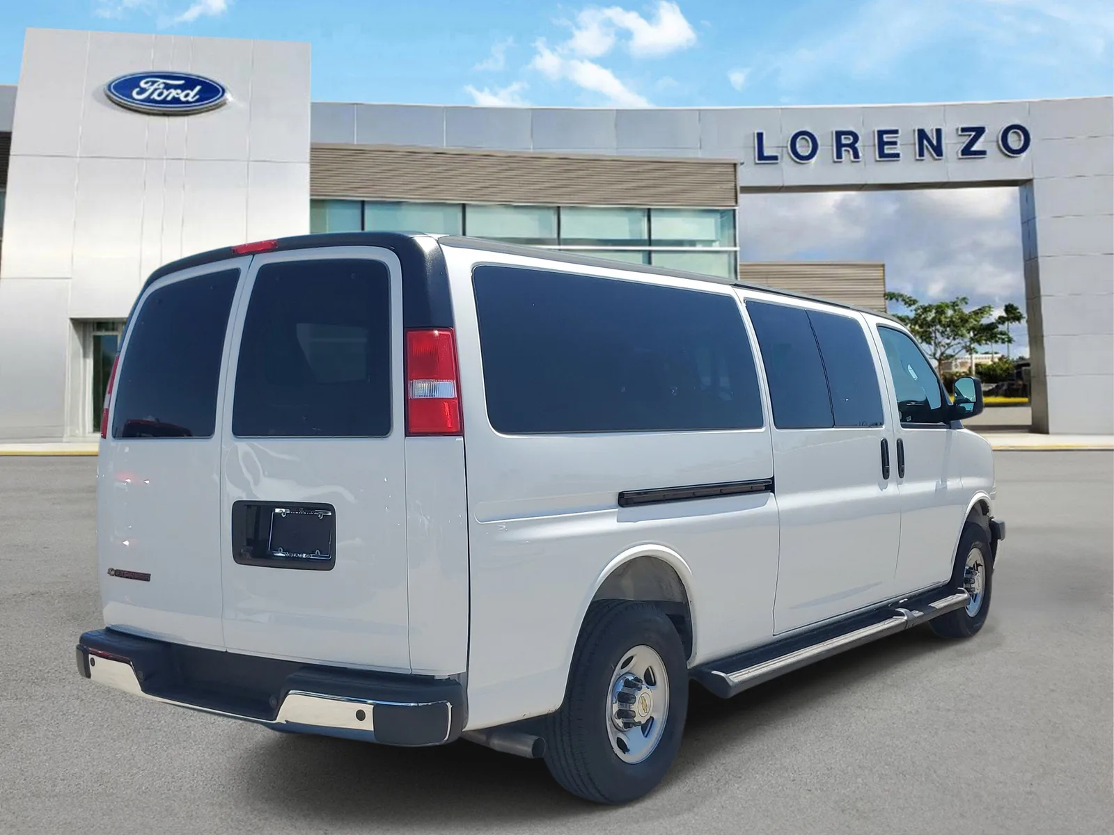2025 Chevrolet Express Passenger LT photo 5