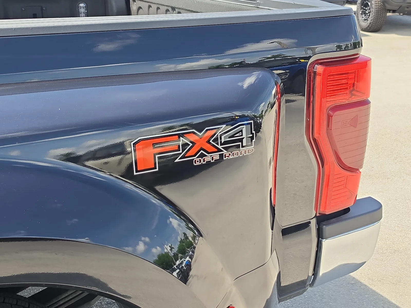 2020 Ford Super Duty F-350 DRW LARIAT 4WD Diesel photo 24