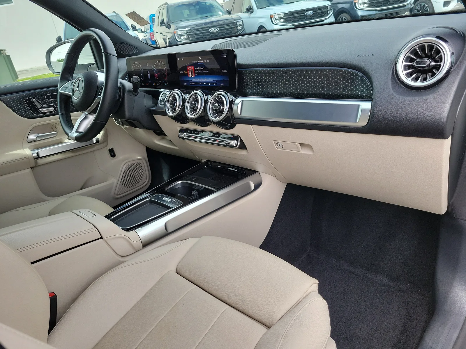 2025 Mercedes-Benz GLB GLB 250 photo 17