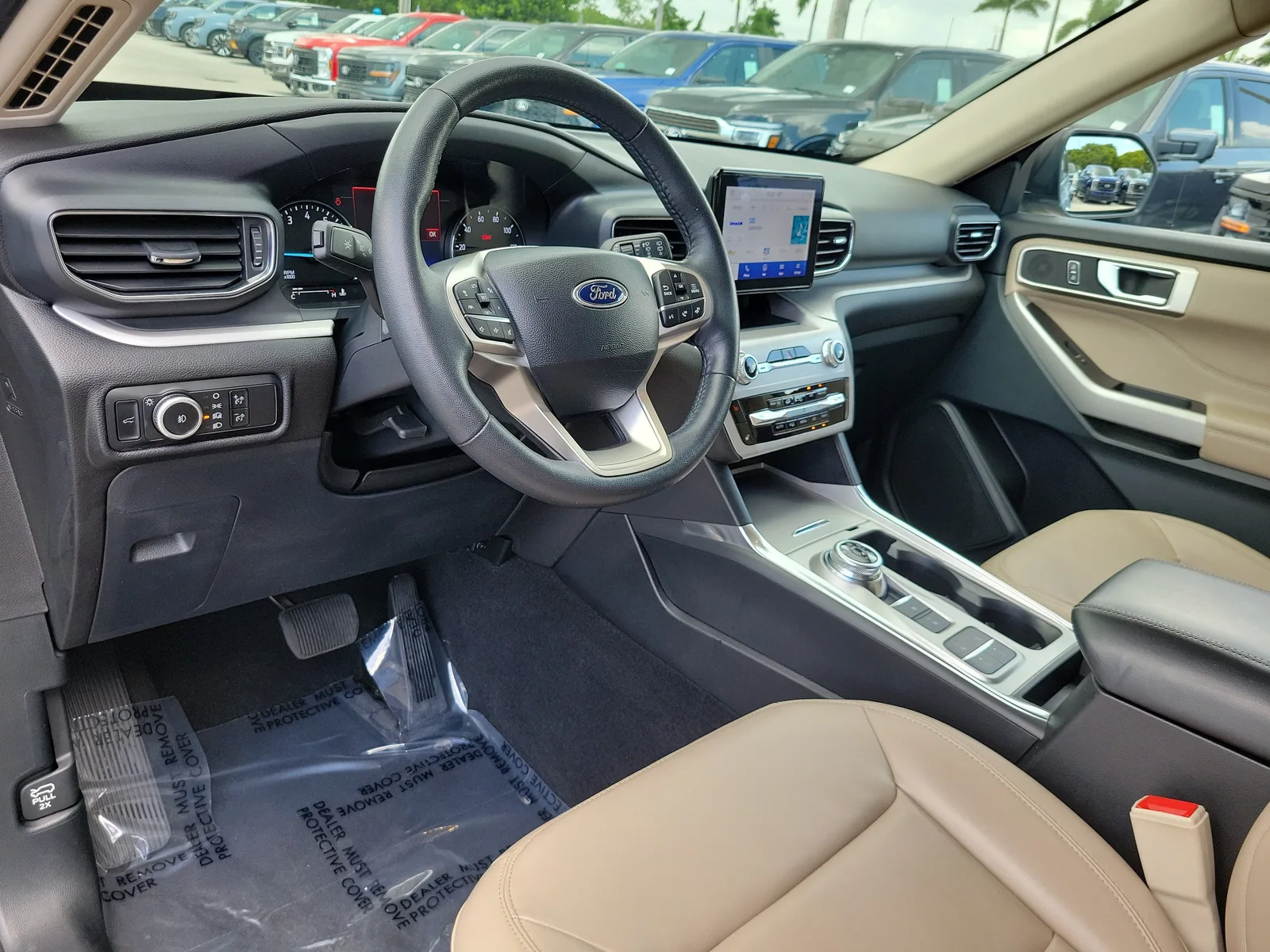 2024 Ford Explorer XLT photo 13