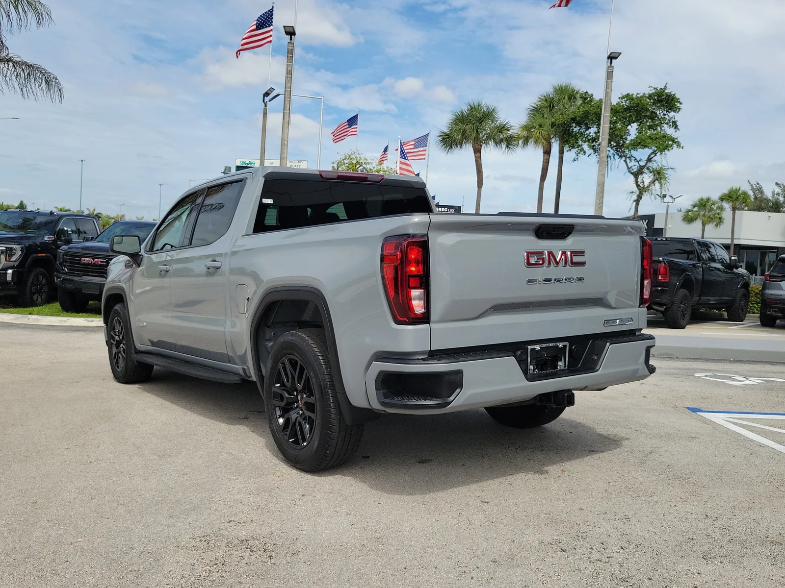 2024 GMC Sierra 1500 Elevation photo 7