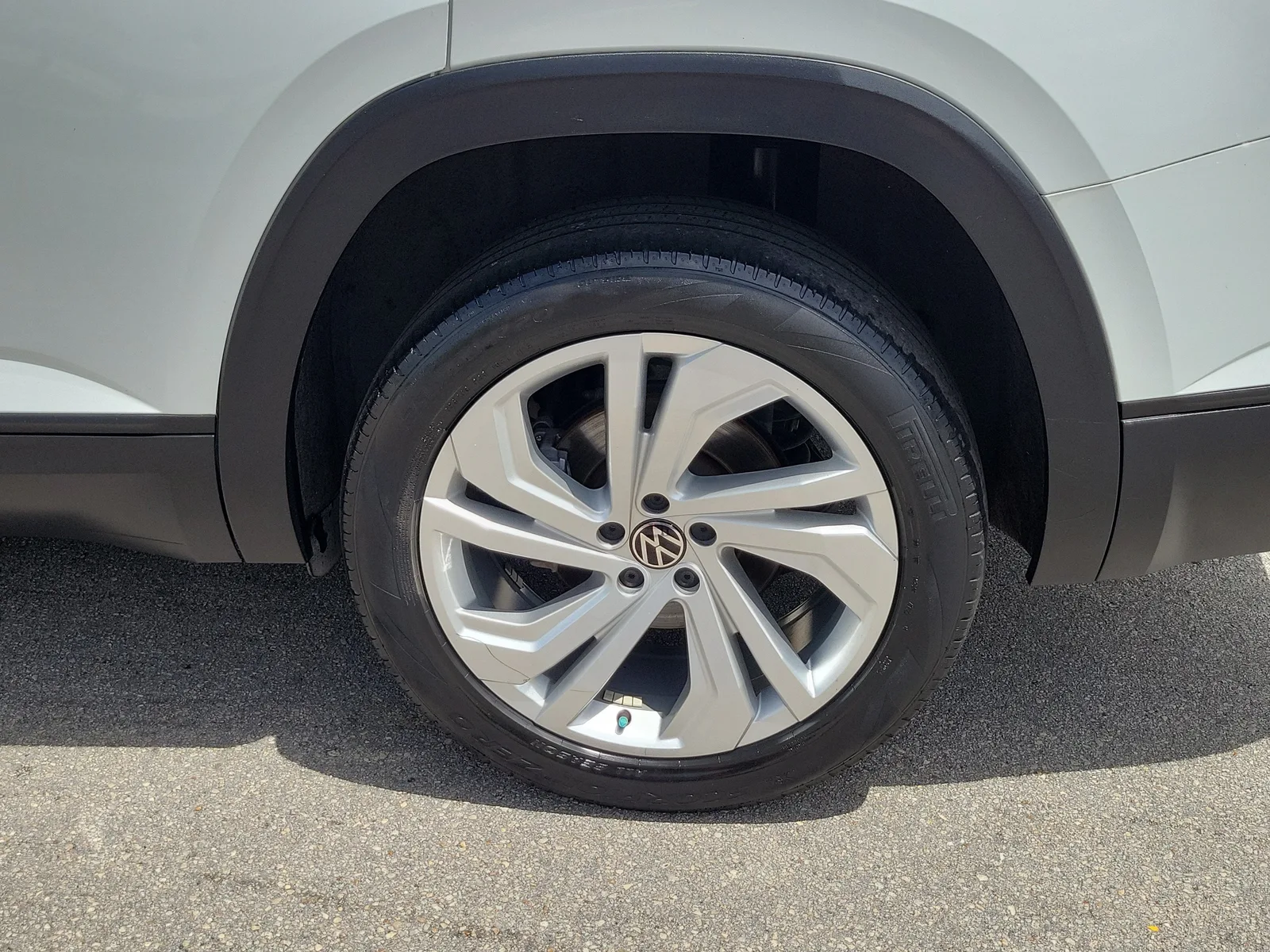 2023 Volkswagen Atlas 3.6L V6 SE w/Technology photo 27