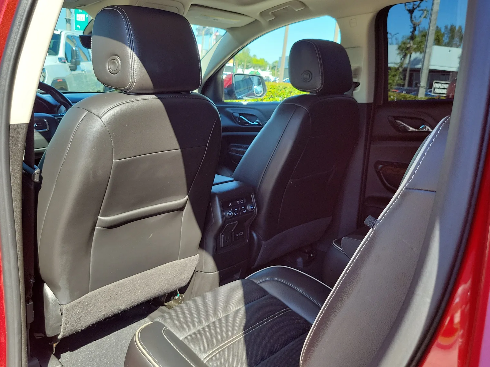 2022 GMC Acadia Denali photo 16