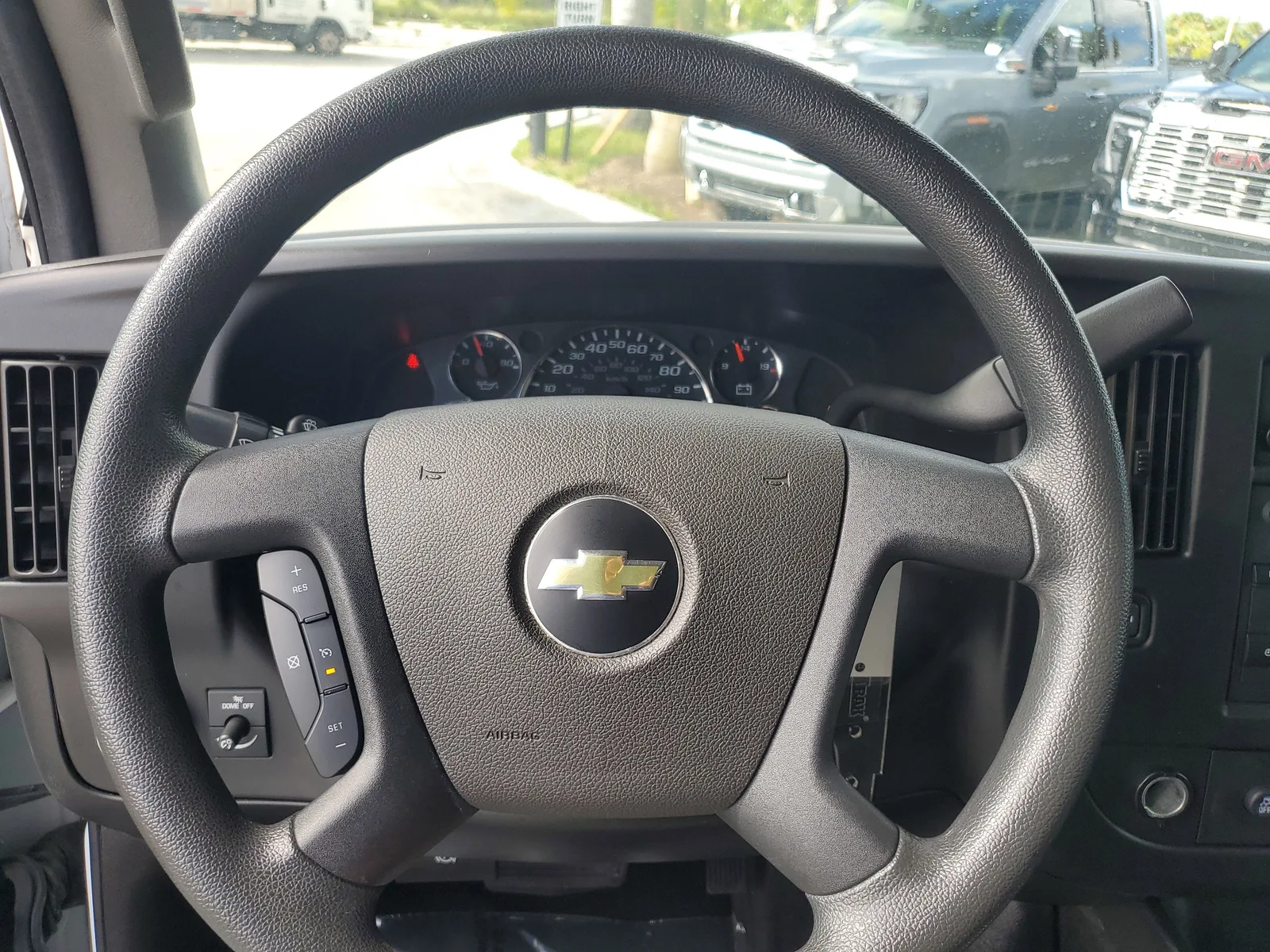 2020 Chevrolet Express Passenger 3500 1LT photo 16