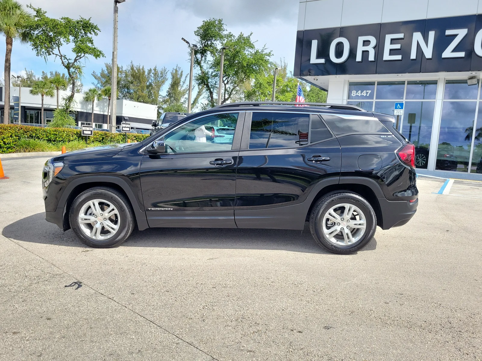 2023 GMC Terrain SLE photo 8