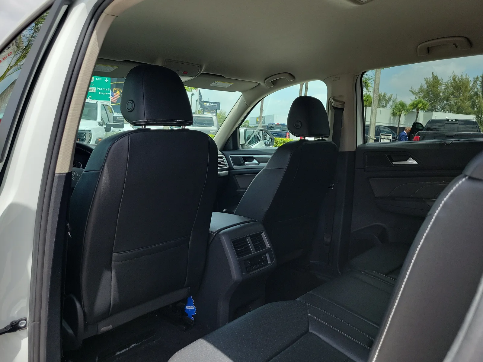 2023 Volkswagen Atlas 3.6L V6 SE w/Technology photo 14