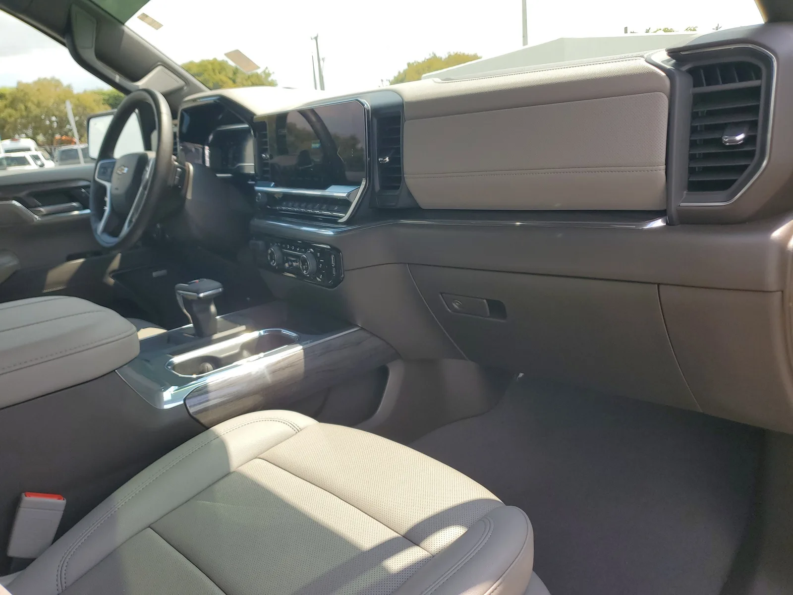 2024 Chevrolet Silverado 1500 LTZ photo 16
