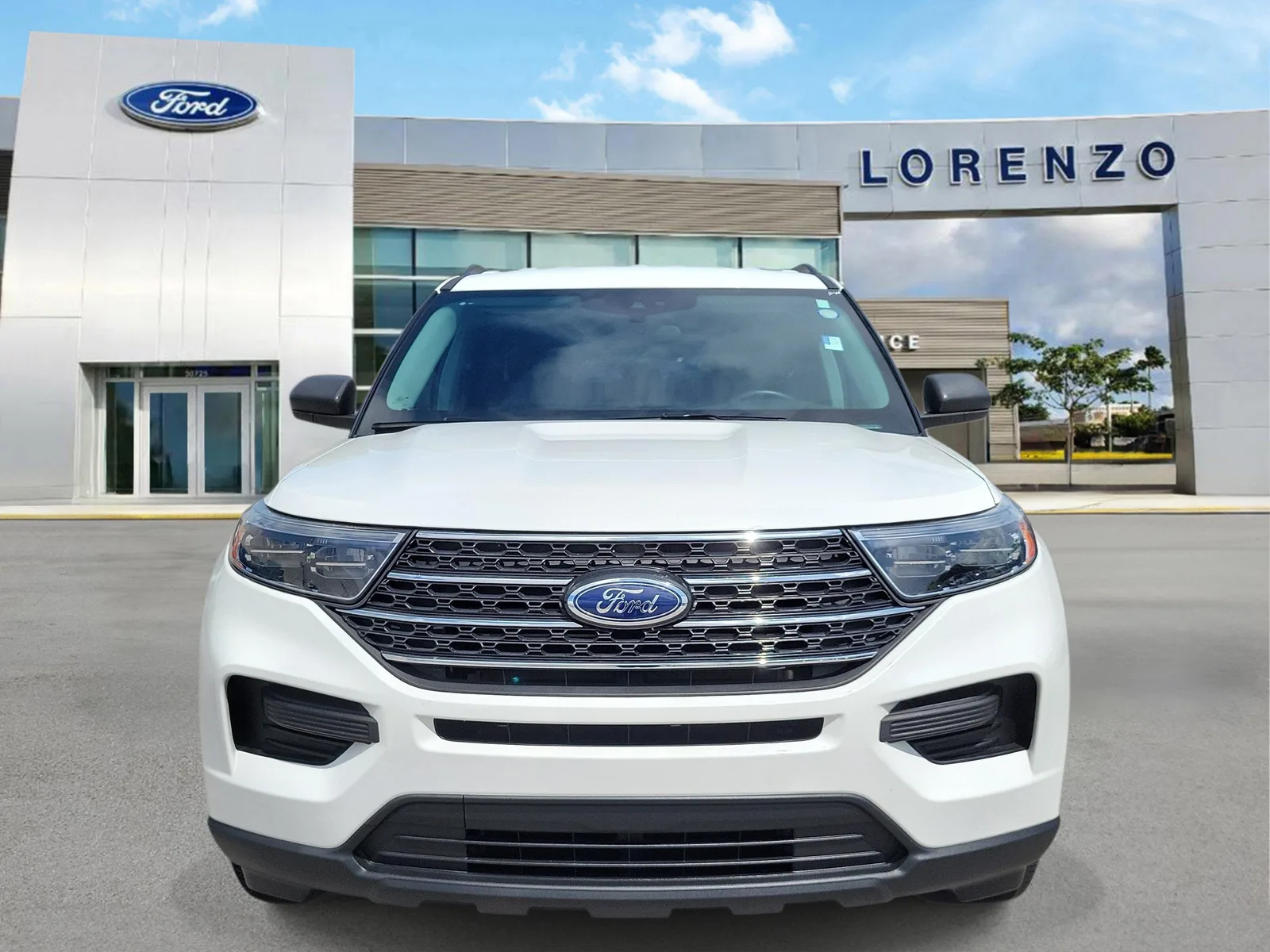 2023 Ford Explorer XLT photo 2