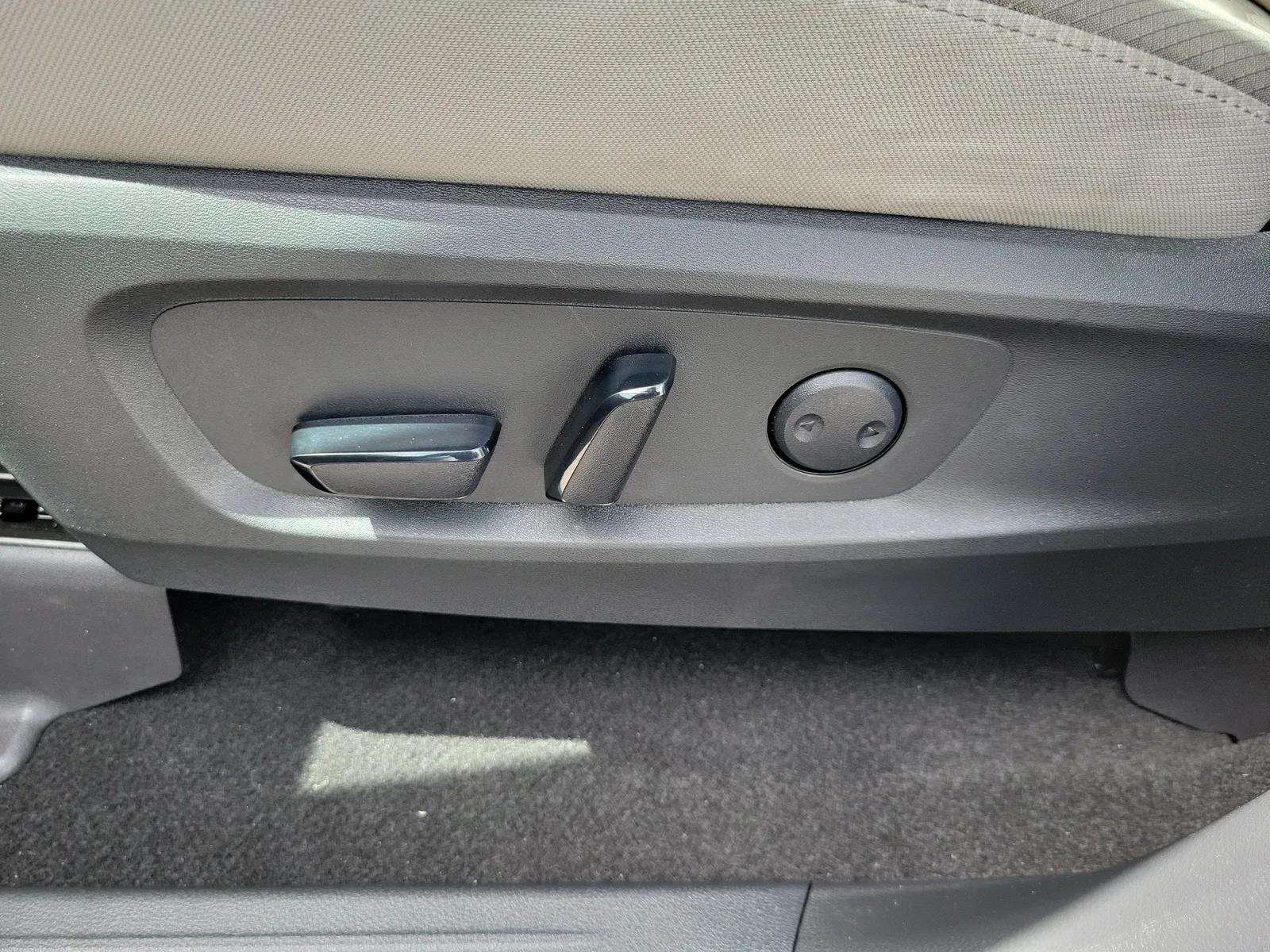 2022 Nissan Pathfinder SV photo 11