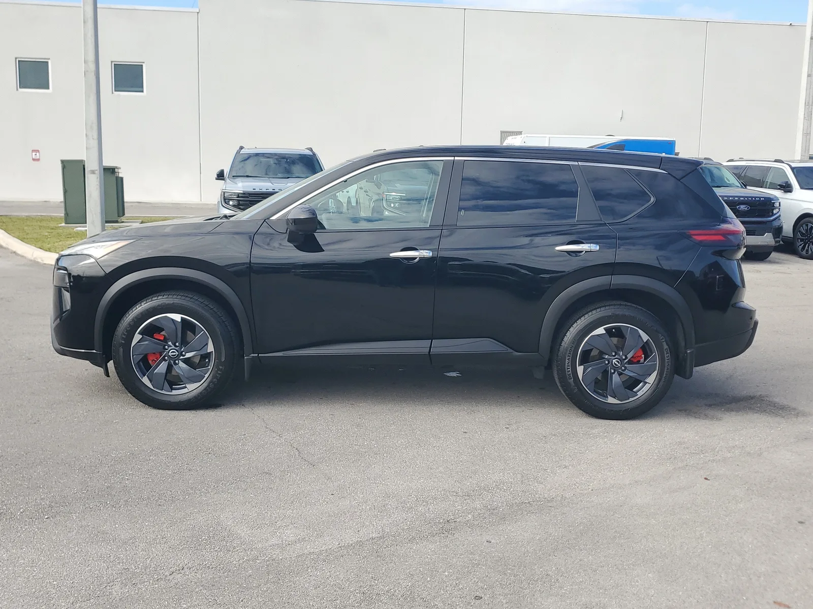 2024 Nissan Rogue SV photo 8