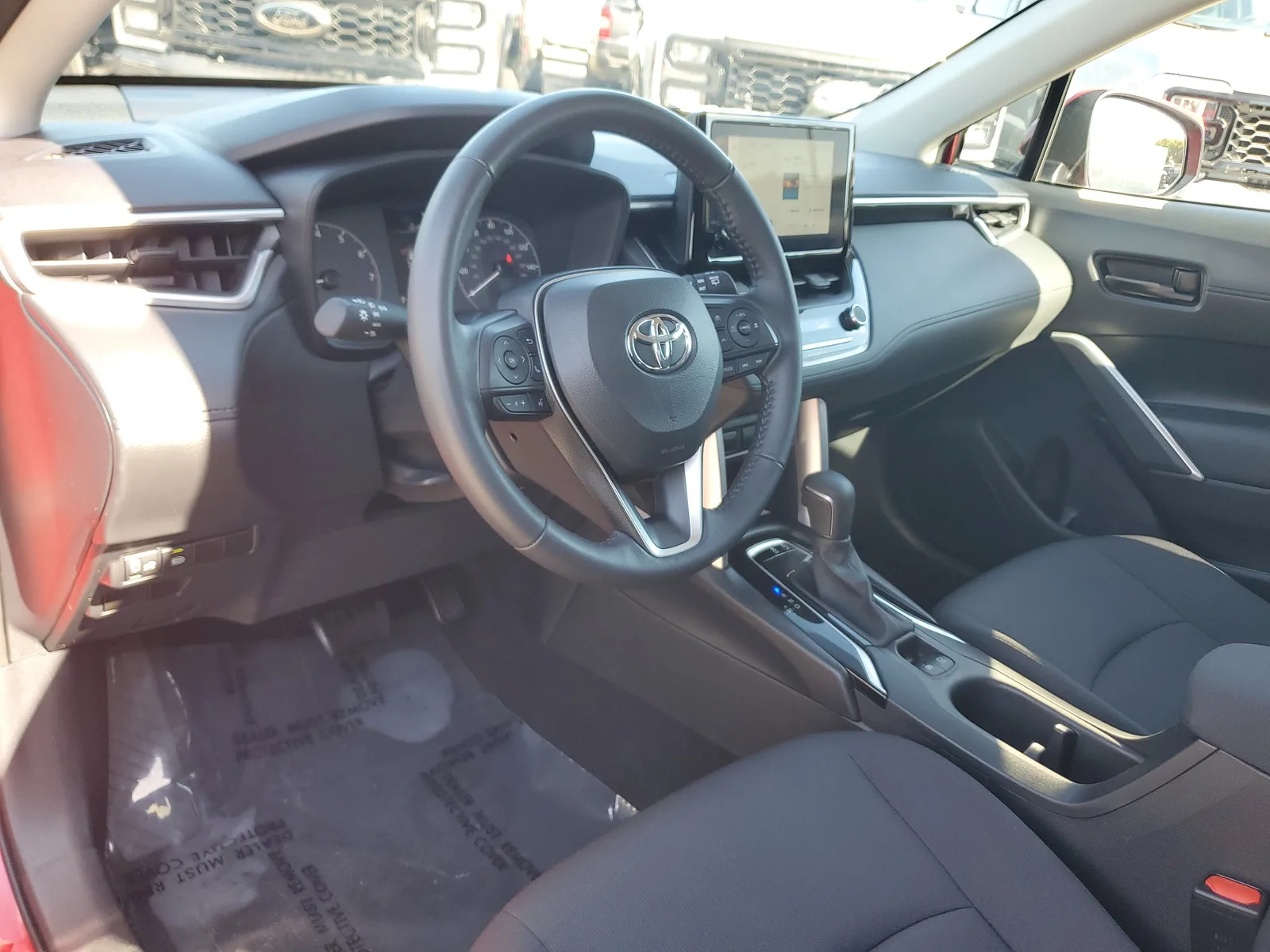 2023 Toyota Corolla Cross LE photo 9