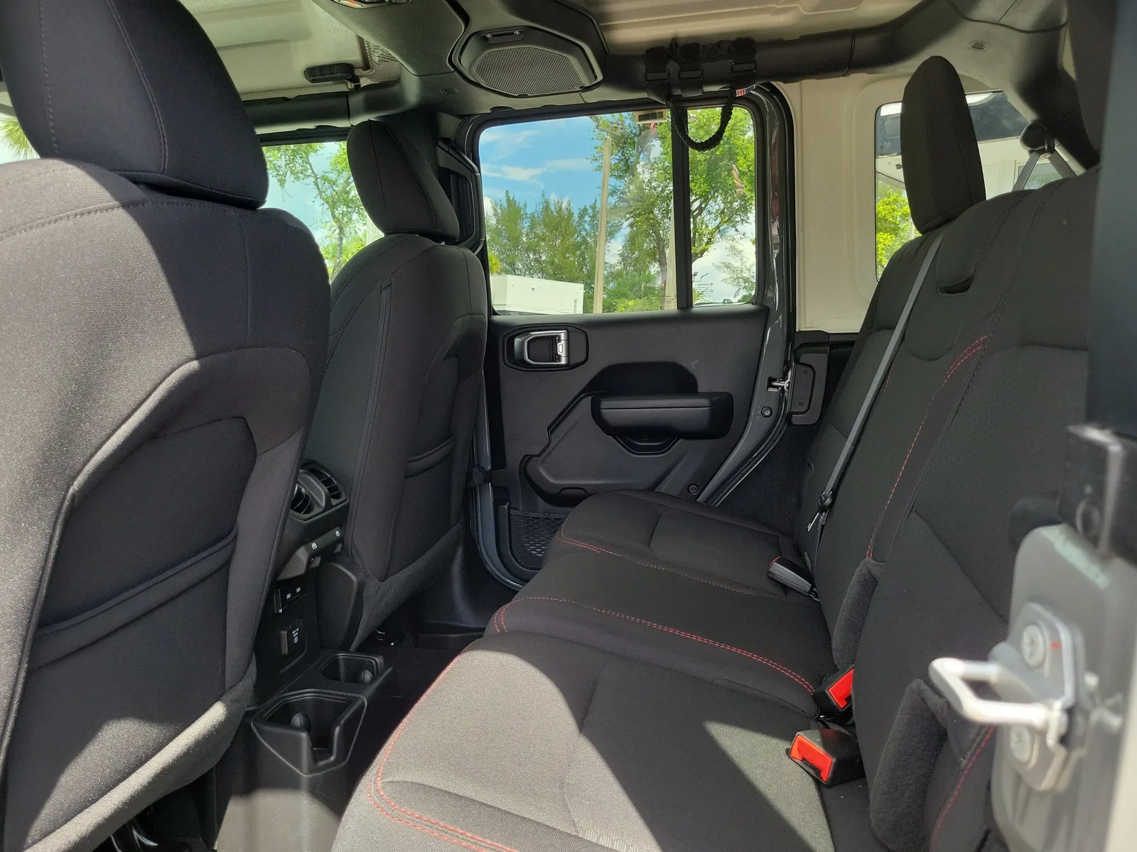 2023 Jeep Wrangler Rubicon photo 13
