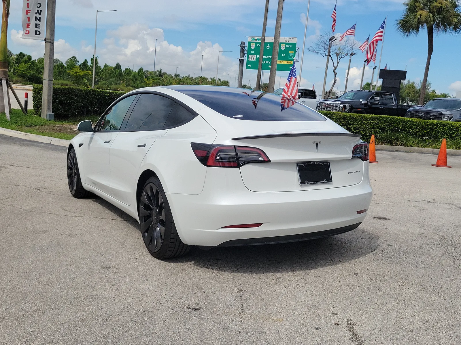 2023 Tesla Model 3 Performance photo 7