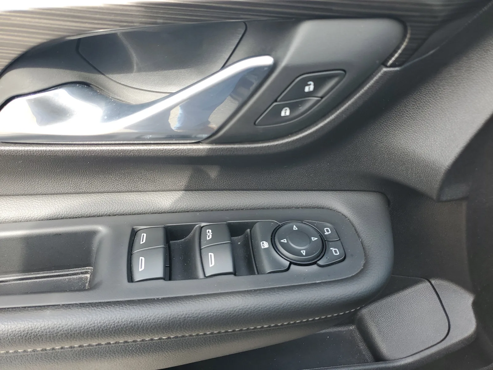 2024 GMC Terrain SLE photo 26