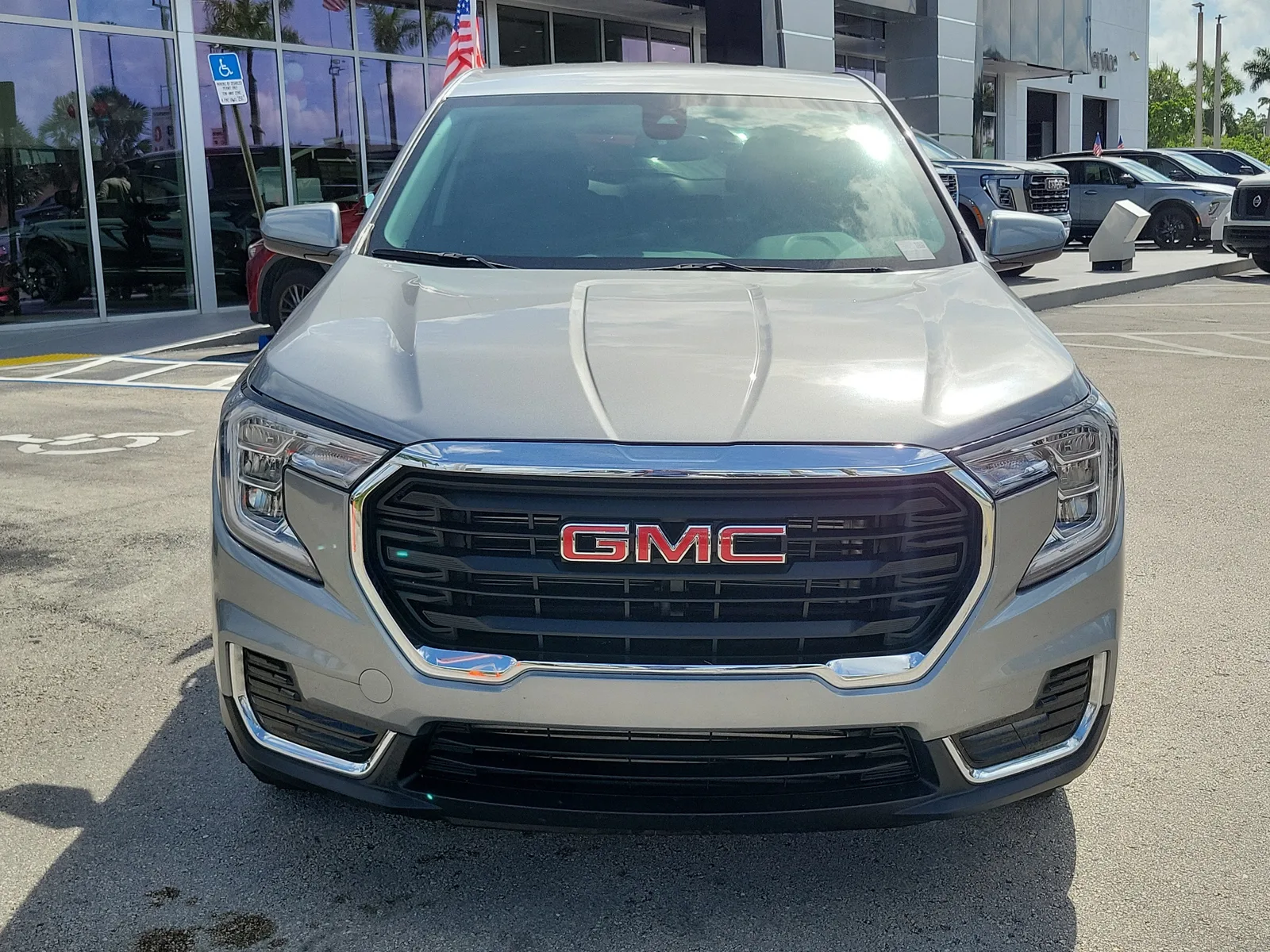 2024 GMC Terrain SLE photo 2