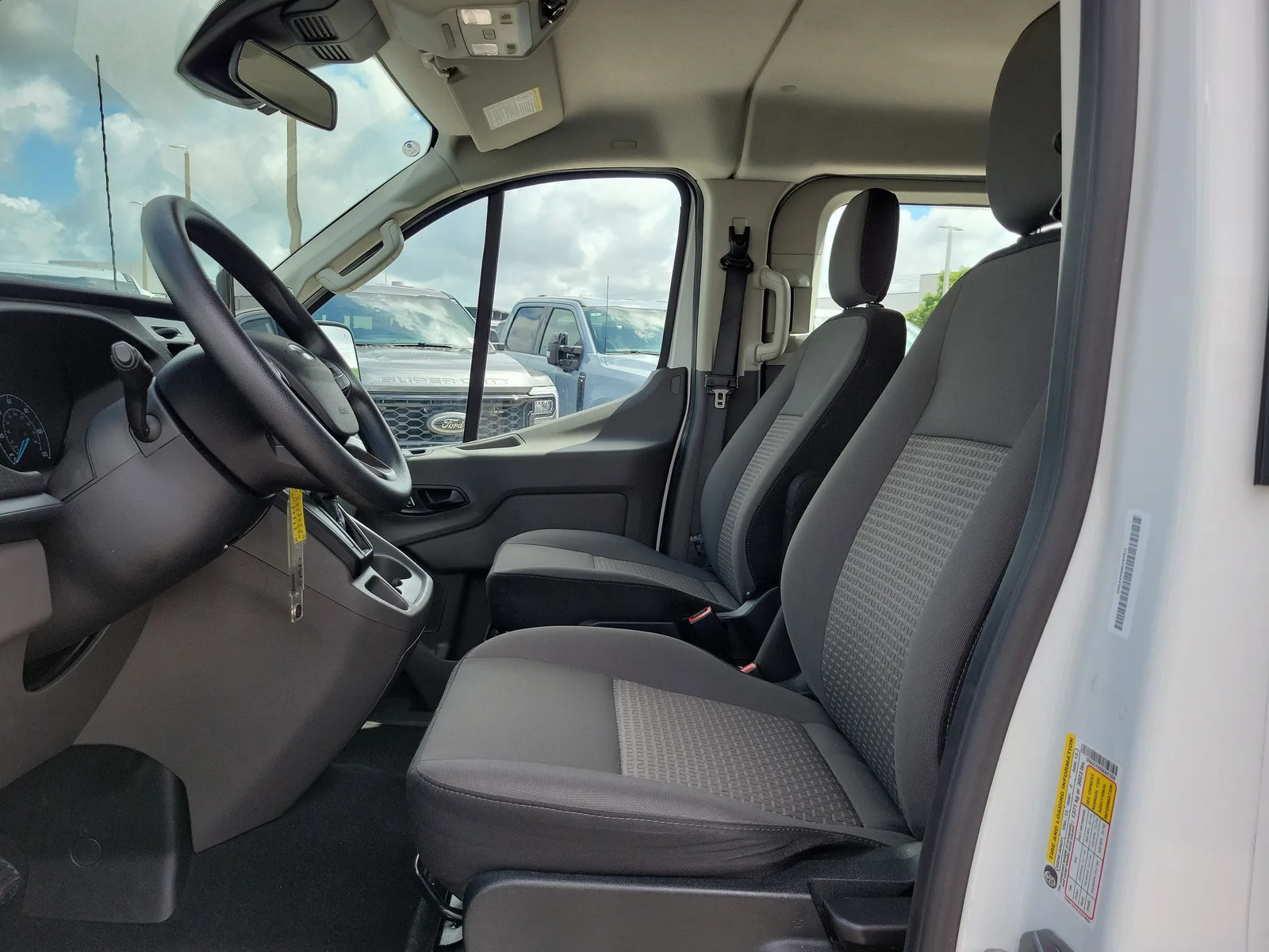 2025 Ford Transit Passenger Wagon XLT photo 12