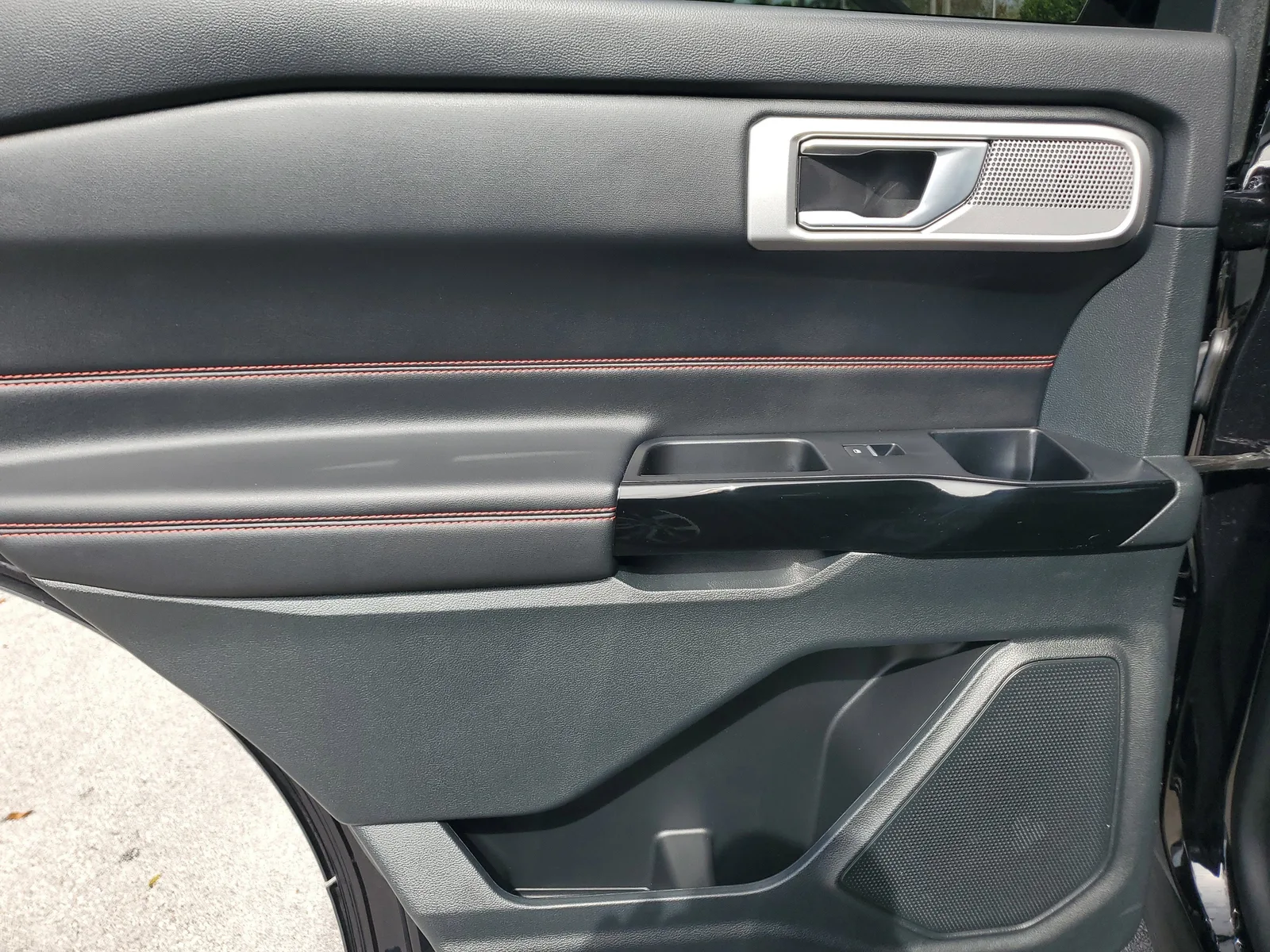 2023 Ford Explorer ST-Line photo 31